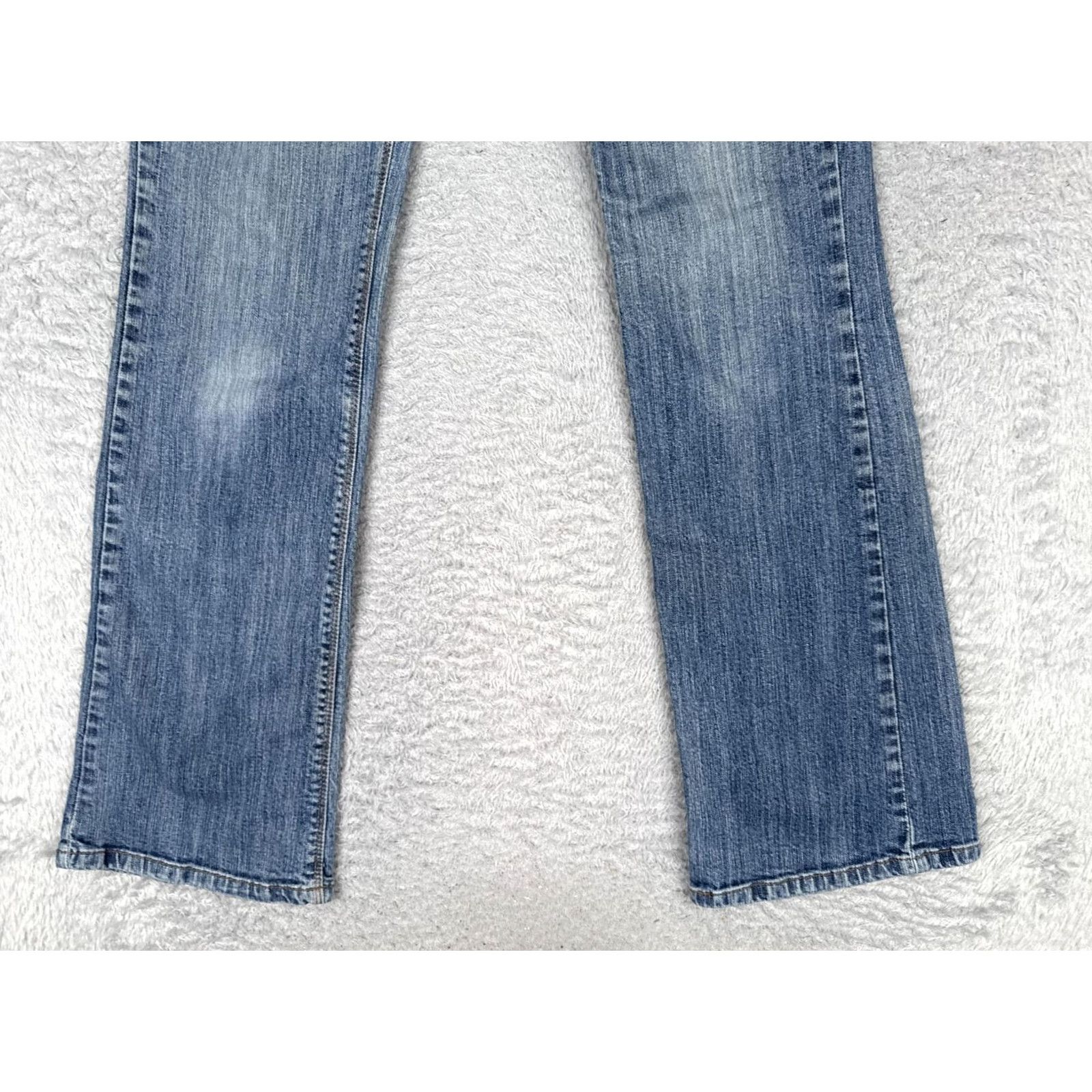 Levi's Levi's 515 Bootcut Jeans Womens 6 Blue Medium Wash Mid Rise Stretch Denim 28x32 Regular Jeans Women's 515 Boot Cut Blue Medium Wash 28x32 Mens? Size 28" / US 6 / IT 42 - 2 Thumbnail