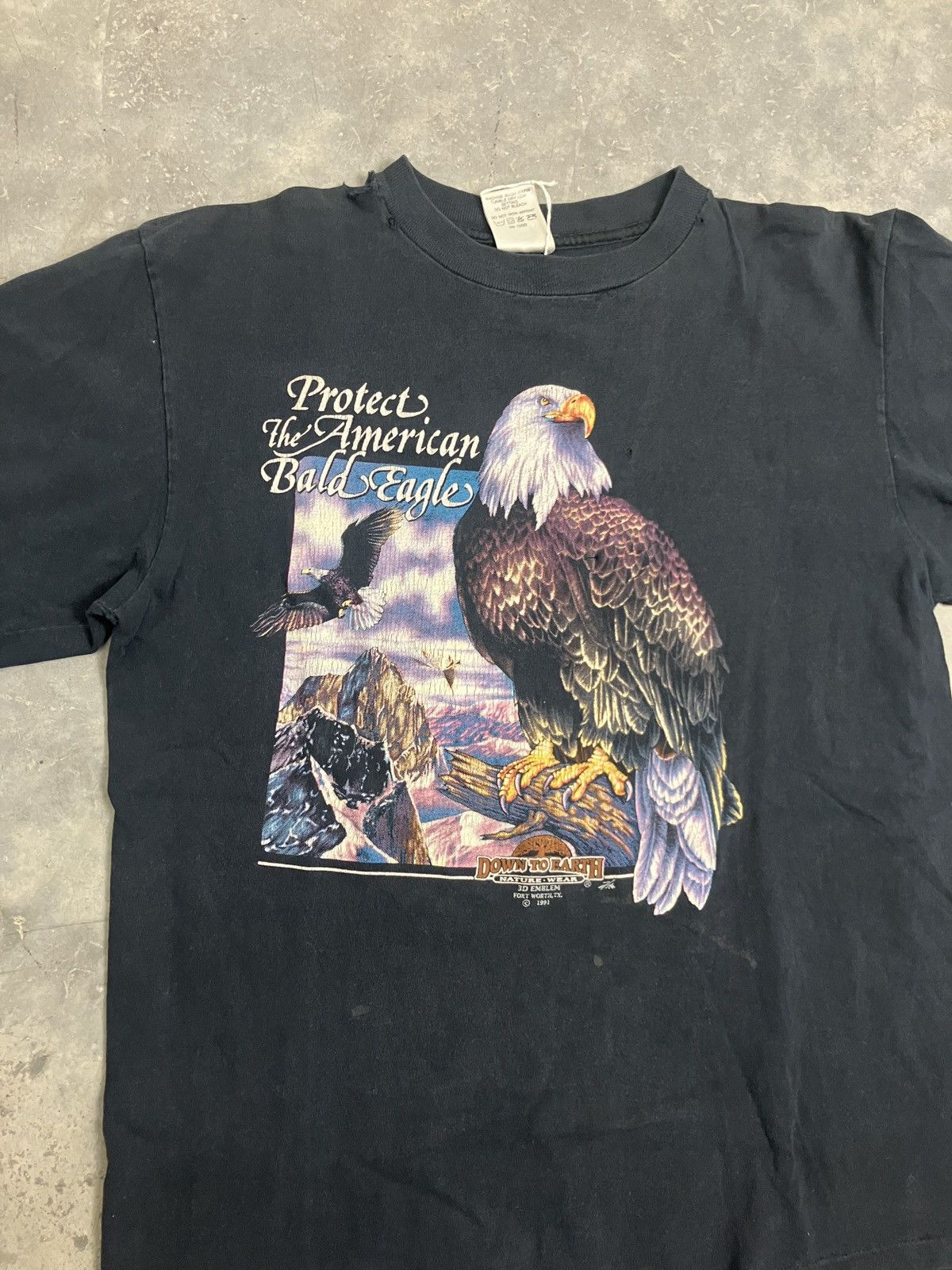 Vintage Vintage 90s THRASHED 3D EMBLEM Bald Eagle SingleStitch Tee Size US L / EU 52-54 / 3 - 2 Thumbnail