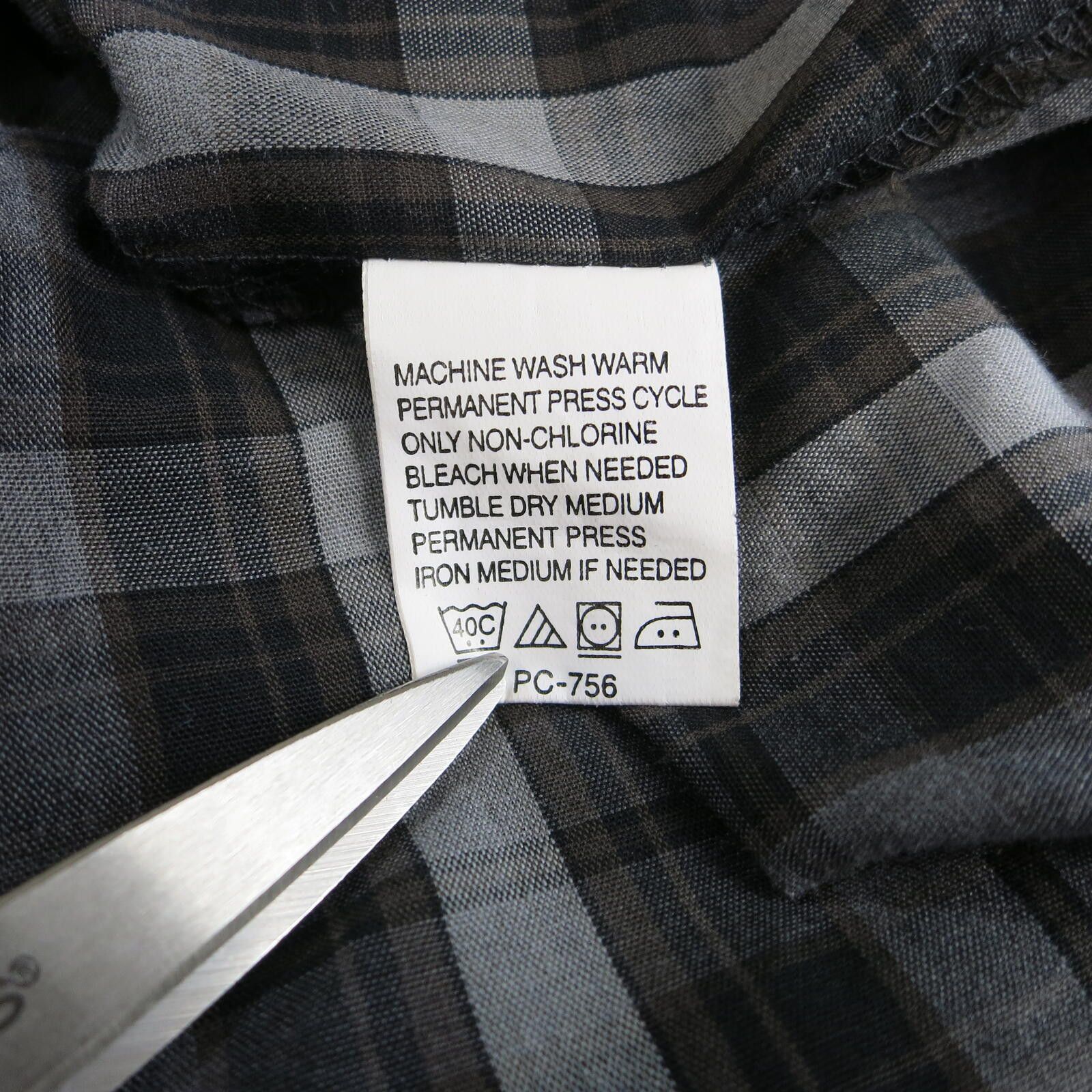 Van Heusen Van Heusen Wrinkle Free Black/Gray Plaid Button-Up Mens XL Size US XL / EU 56 / 4 - 4 Thumbnail
