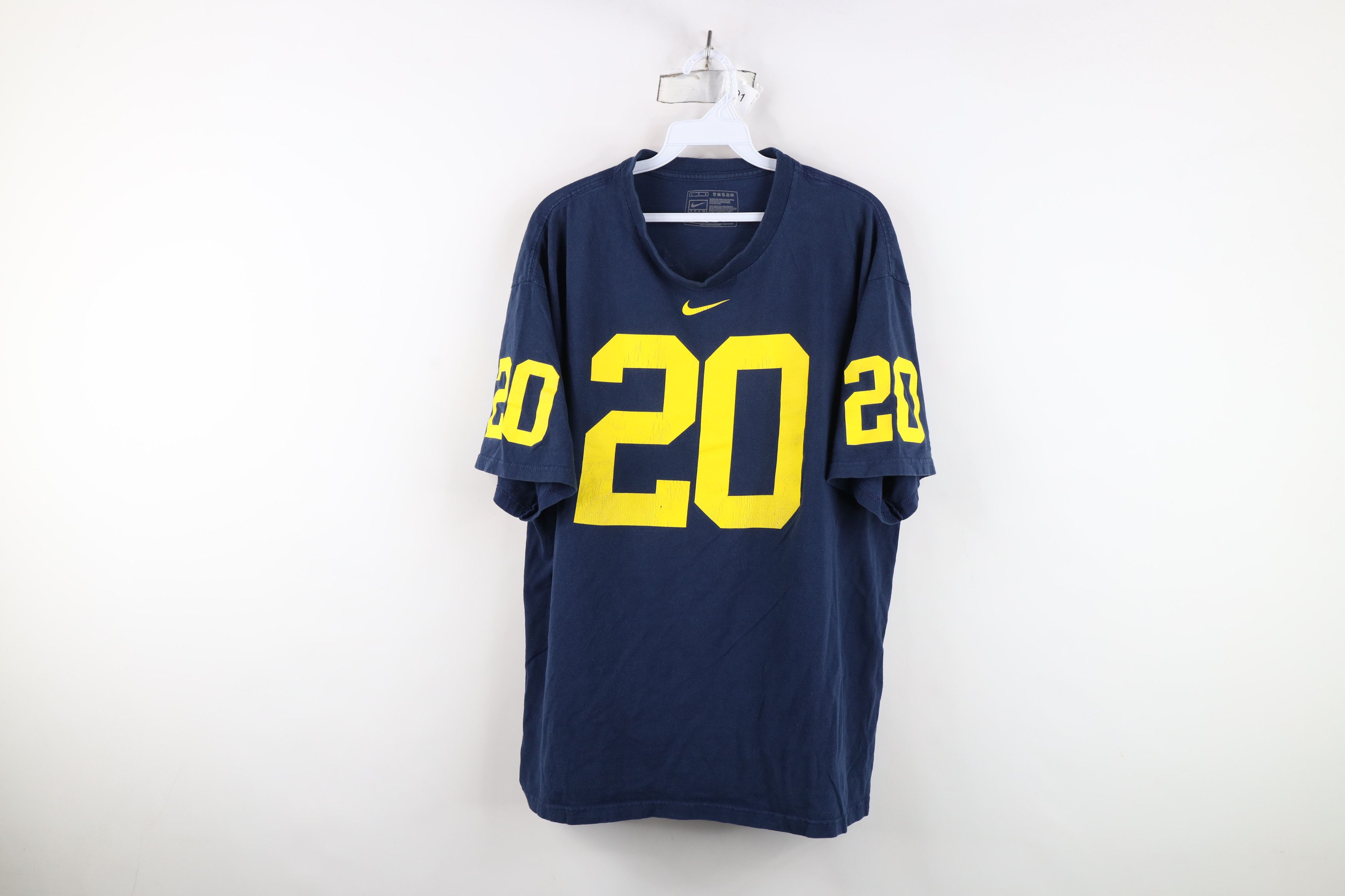 Nike Vintage Nike Swoosh University Michigan Football T-Shirt Size US L / EU 52-54 / 3 - 1 Thumbnail