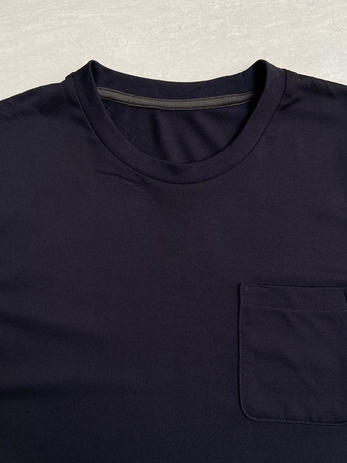 Uniqlo UNIQLO Navy T-Shirt Size US S / EU 44-46 / 1 - 9 Thumbnail