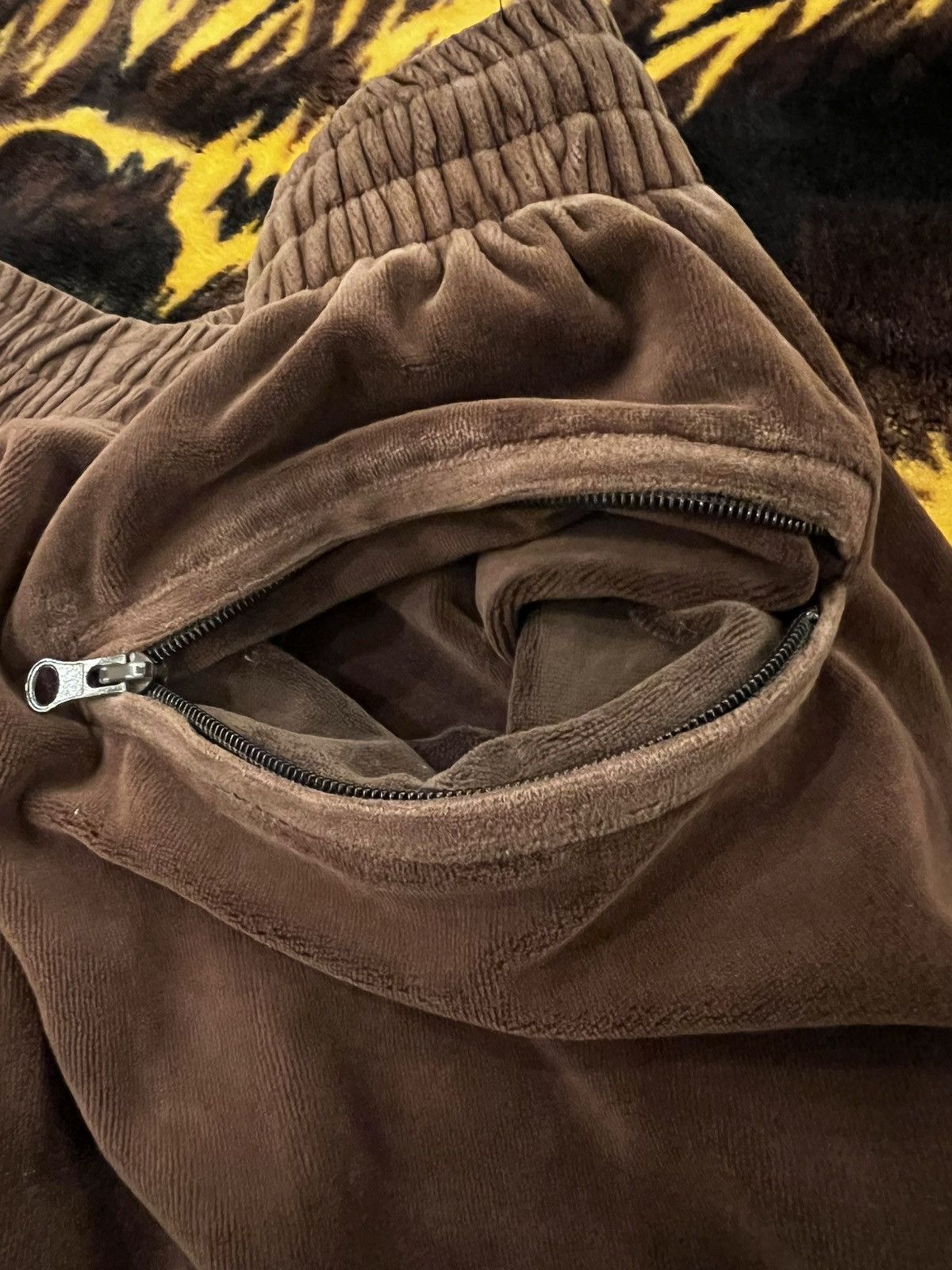 Evisu × Vintage EVISU Japanese Velour Sweatpants Size US 36 / EU 52 - 9 Thumbnail