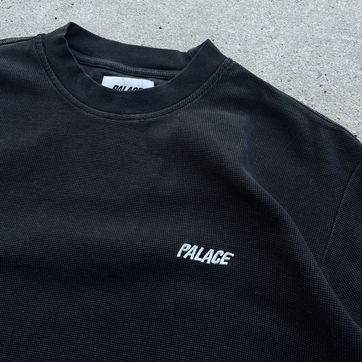 Palace Palace heavy weave cotton faded Small logo T-Shirt Black Size US XL / EU 56 / 4 - 2 Thumbnail