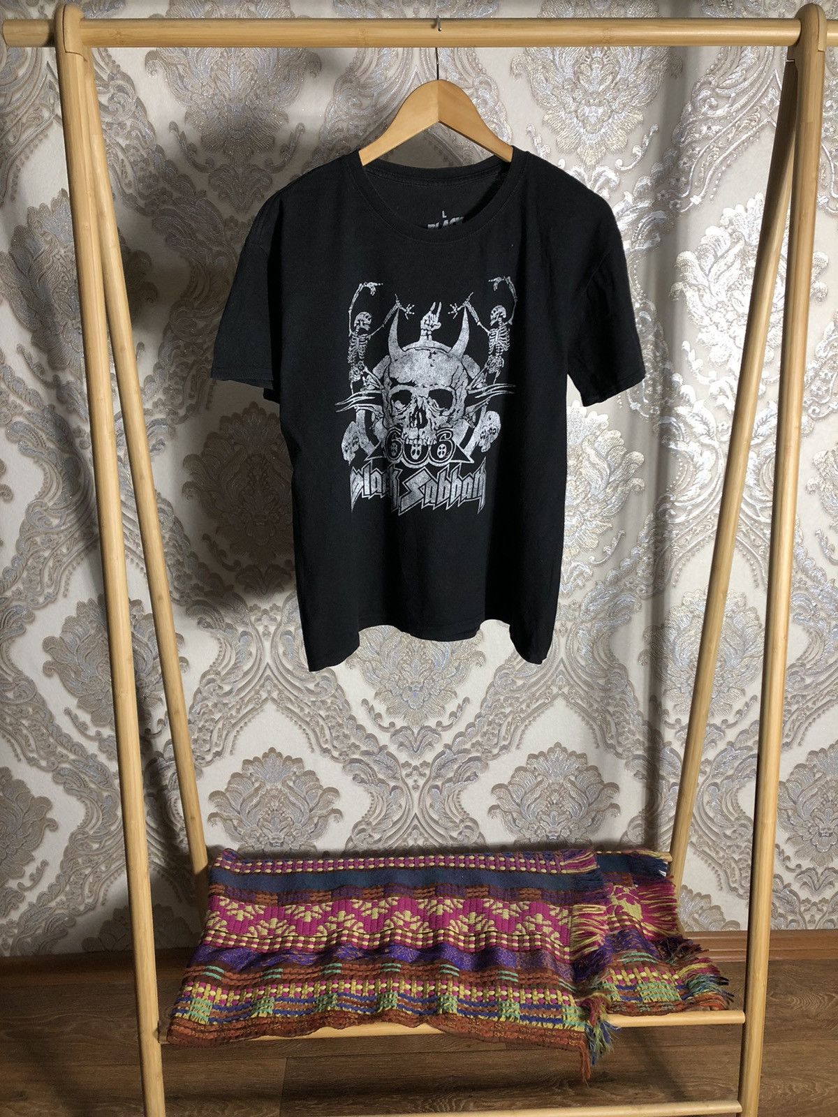 Band Tees VINTAGE BLACK SABBATH WORLD TOUR ROCK T-SHIRT METAL Y2K 90s Size US L / EU 52-54 / 3 - 1 Thumbnail