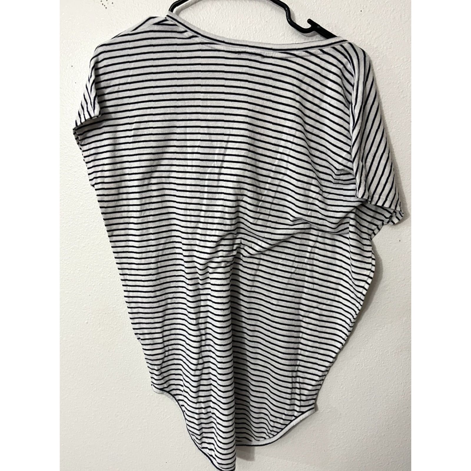 Express Express Shirt Women XS White Navy Striped Sleeveless V-Neck Casual T-Shirt Size XS / US 0-2 / IT 36-38 - 2 Thumbnail