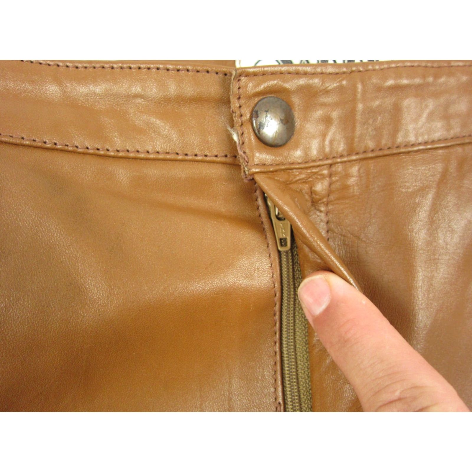 Vintage VINTAGE Vakko Leather Pants Womens 11/12 Brown Made in USA Disco 70s 80s Ladies Pants Leather Brown Vintage Vakko 11/12 Womens Boys Girls Mens Size 32" / US 10 / IT 46 - 7 Thumbnail
