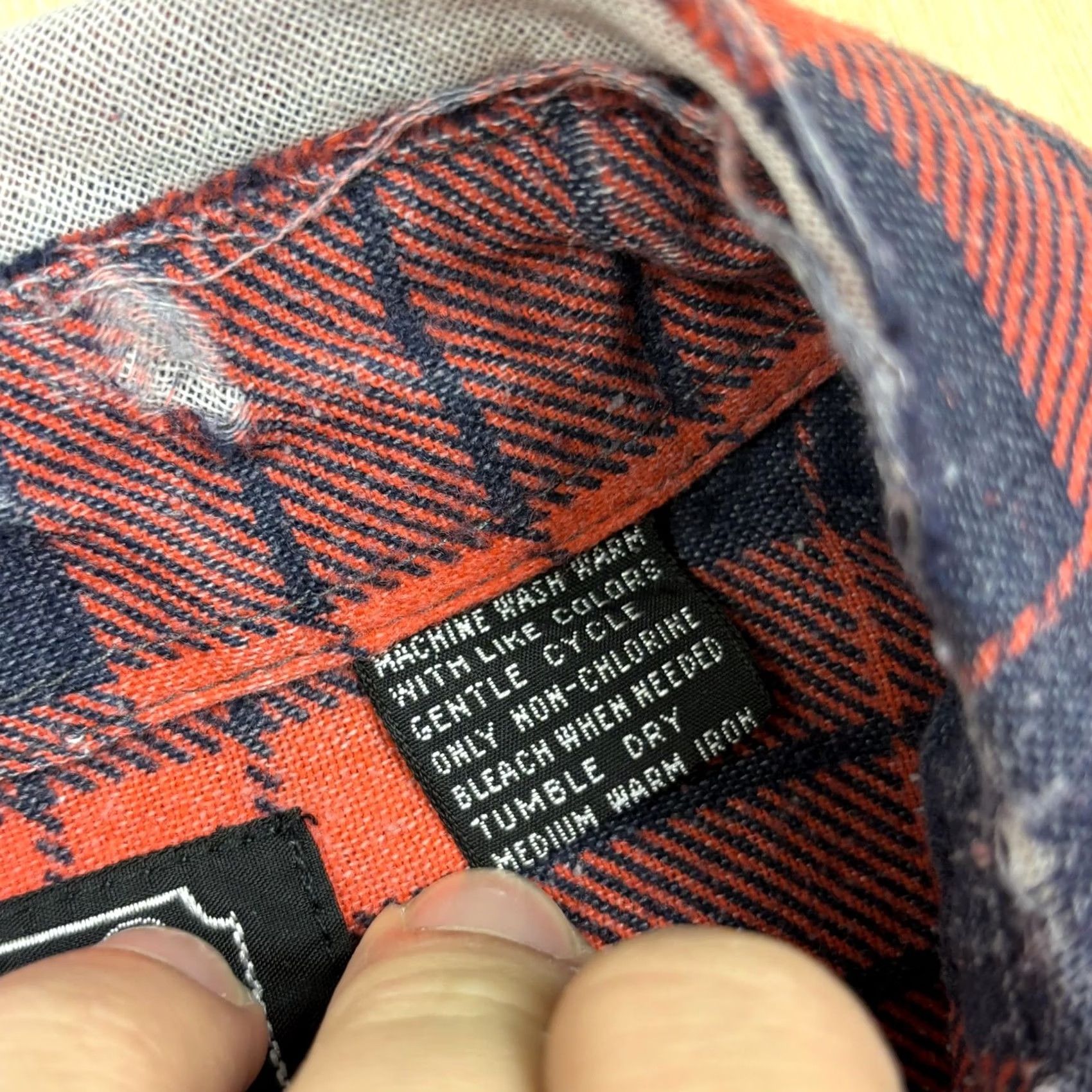 Vintage VINTAGE Hadway Flannel Shirt Mens Large Red Plaid Long Sleeve Button Up Distress Size US L / EU 52-54 / 3 - 4 Thumbnail
