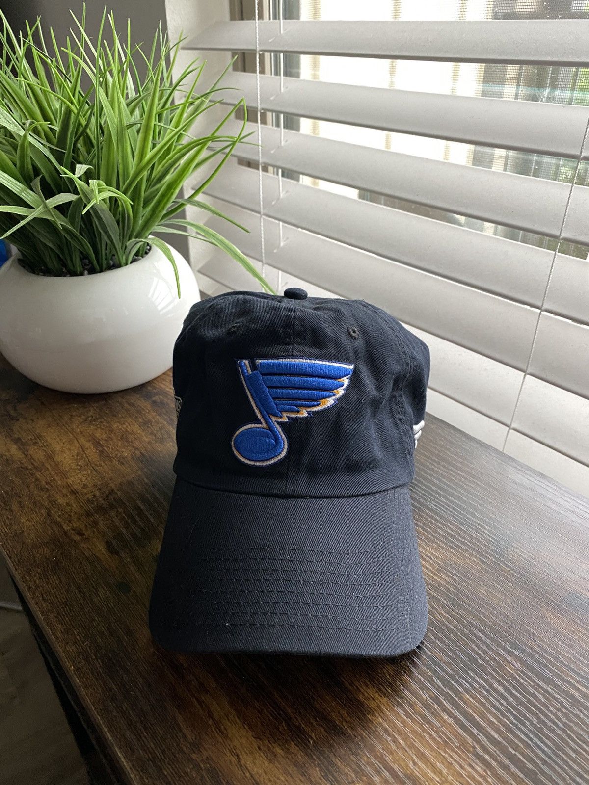 NHL St Louis Blues Hockey Hat Size ONE SIZE - 1 Thumbnail