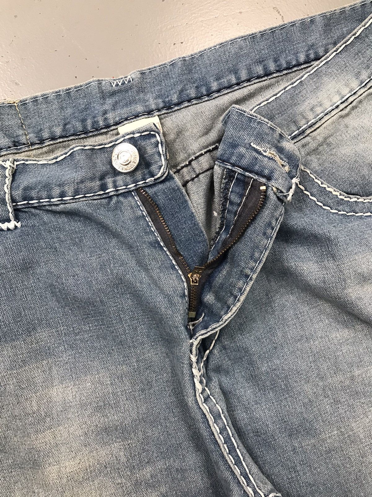 True Religion Vintage true religion inspired Joey super T distressed jort Size US 42 / EU 58 - 7 Thumbnail