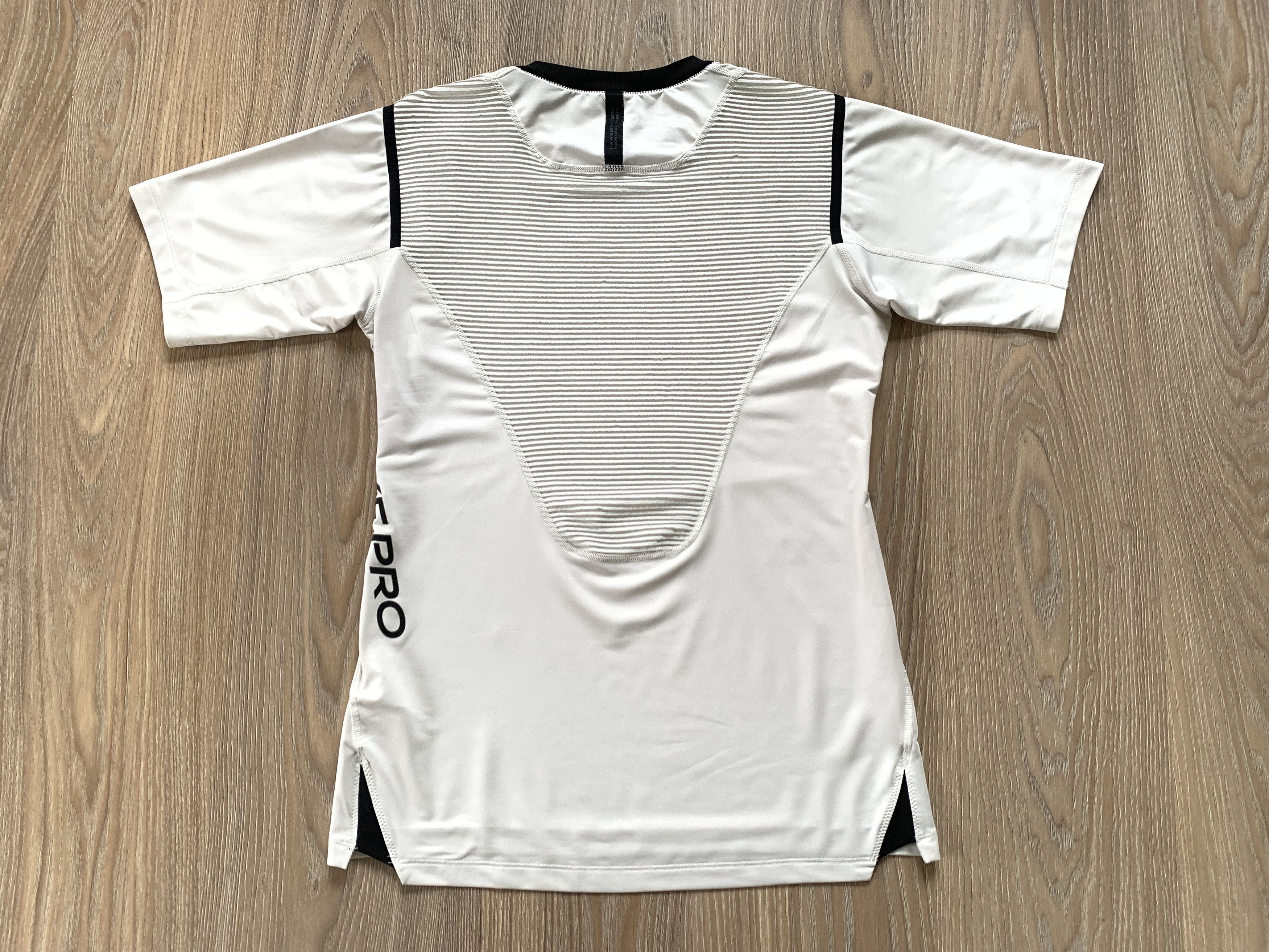 Nike Nike Pro Aeroadapt Centr Logo White Training T Shirt Size US S / EU 44-46 / 1 - 3 Thumbnail