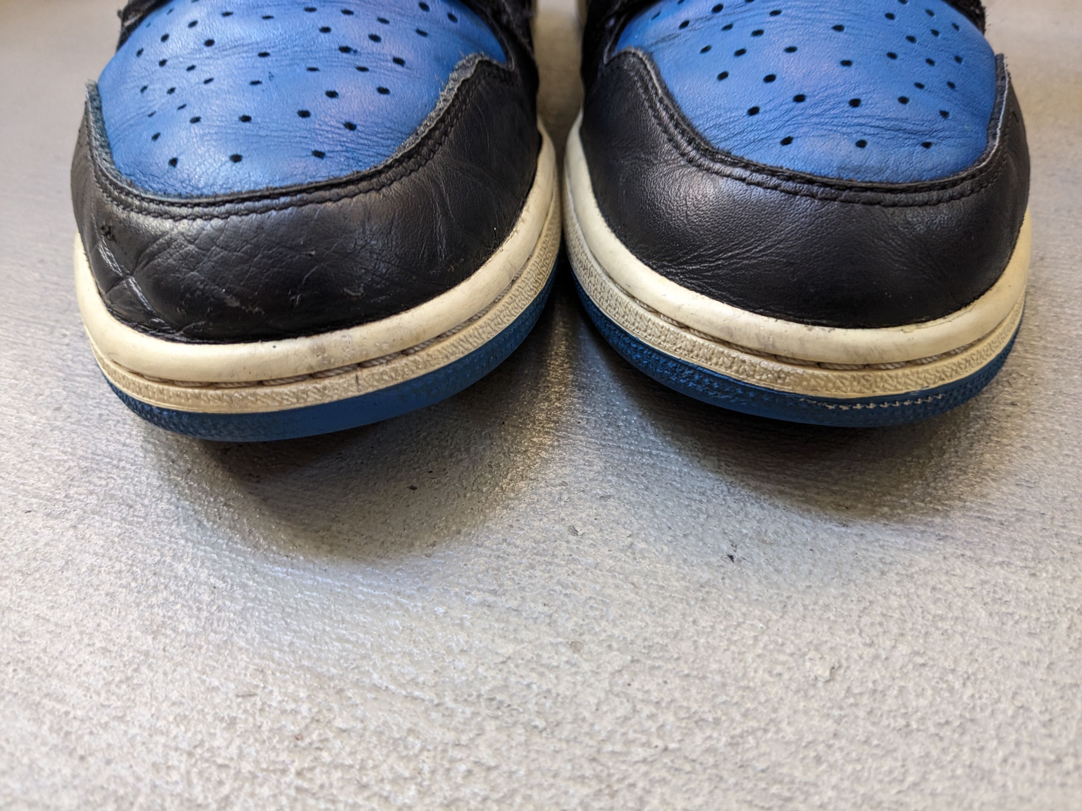 Jordan Brand Nike Air Jordan Retro 1 High OG Royal Size 11 555088-007 Size US 11 / EU 44 - 2 Thumbnail