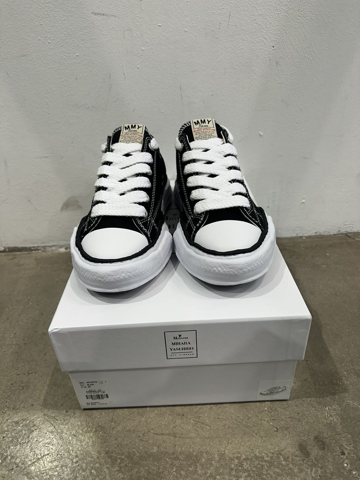 Maison MIHARA YASUHIRO MAISON MIHARA YASUHIRO - Peterson Low Black Sneakers Size US 6 / EU 39 - 2 Thumbnail
