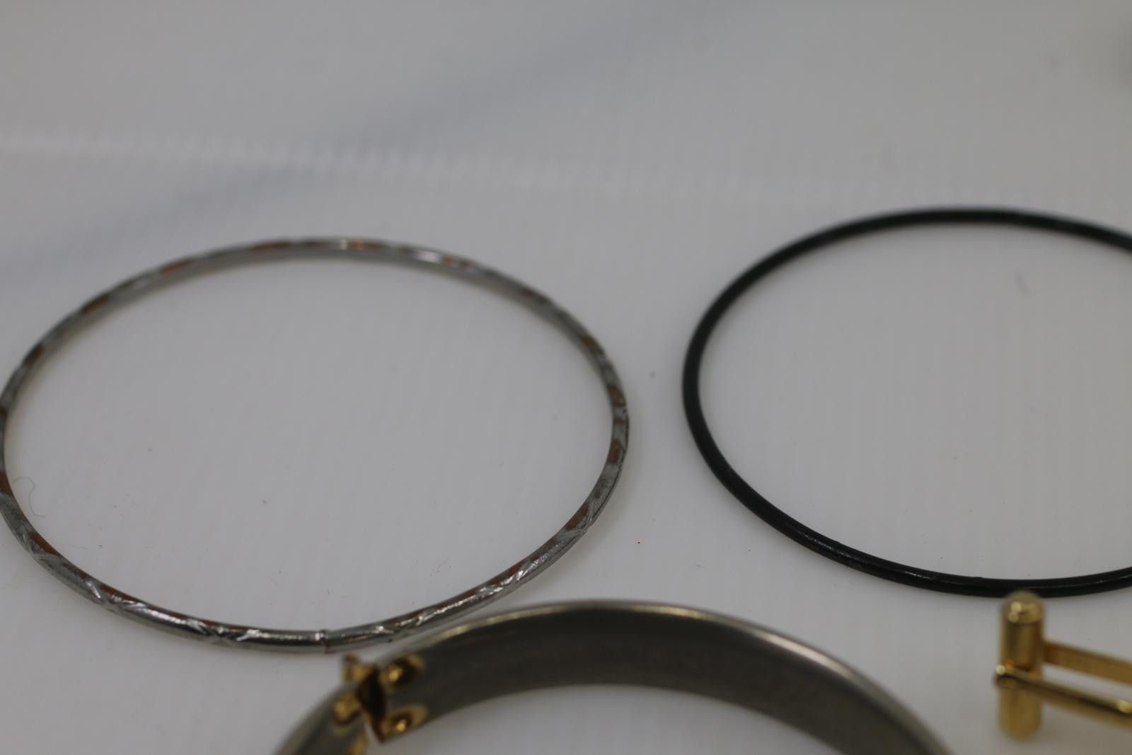 The Unbranded Brand Vintage Jewelry Lot Bracelets, Pendants & Necklace Mixed Size ONE SIZE - 3 Thumbnail
