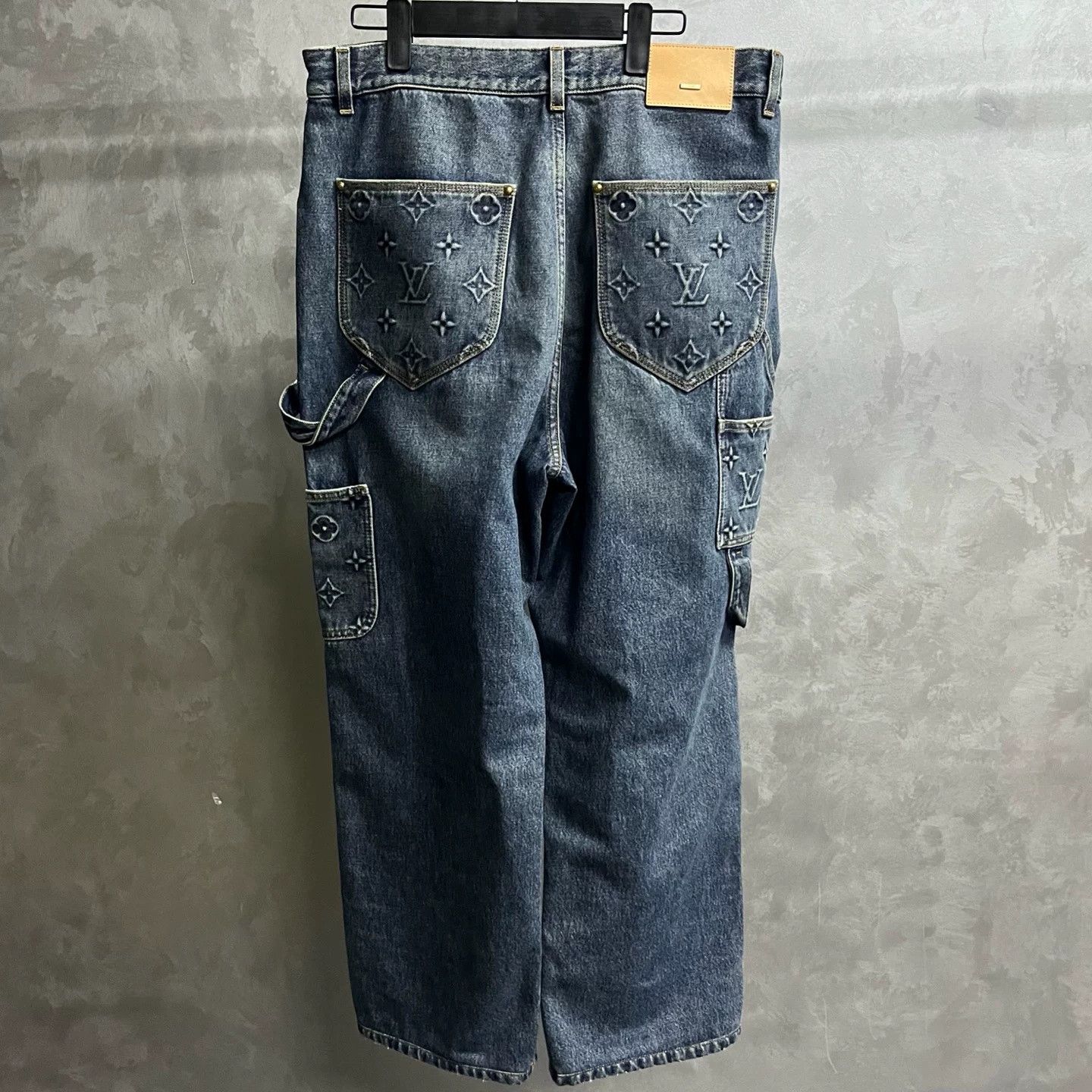 Louis Vuitton Louis Vuitton Logo Embossed Cargo Jeans Size US 34 / EU 50 - 5 Thumbnail