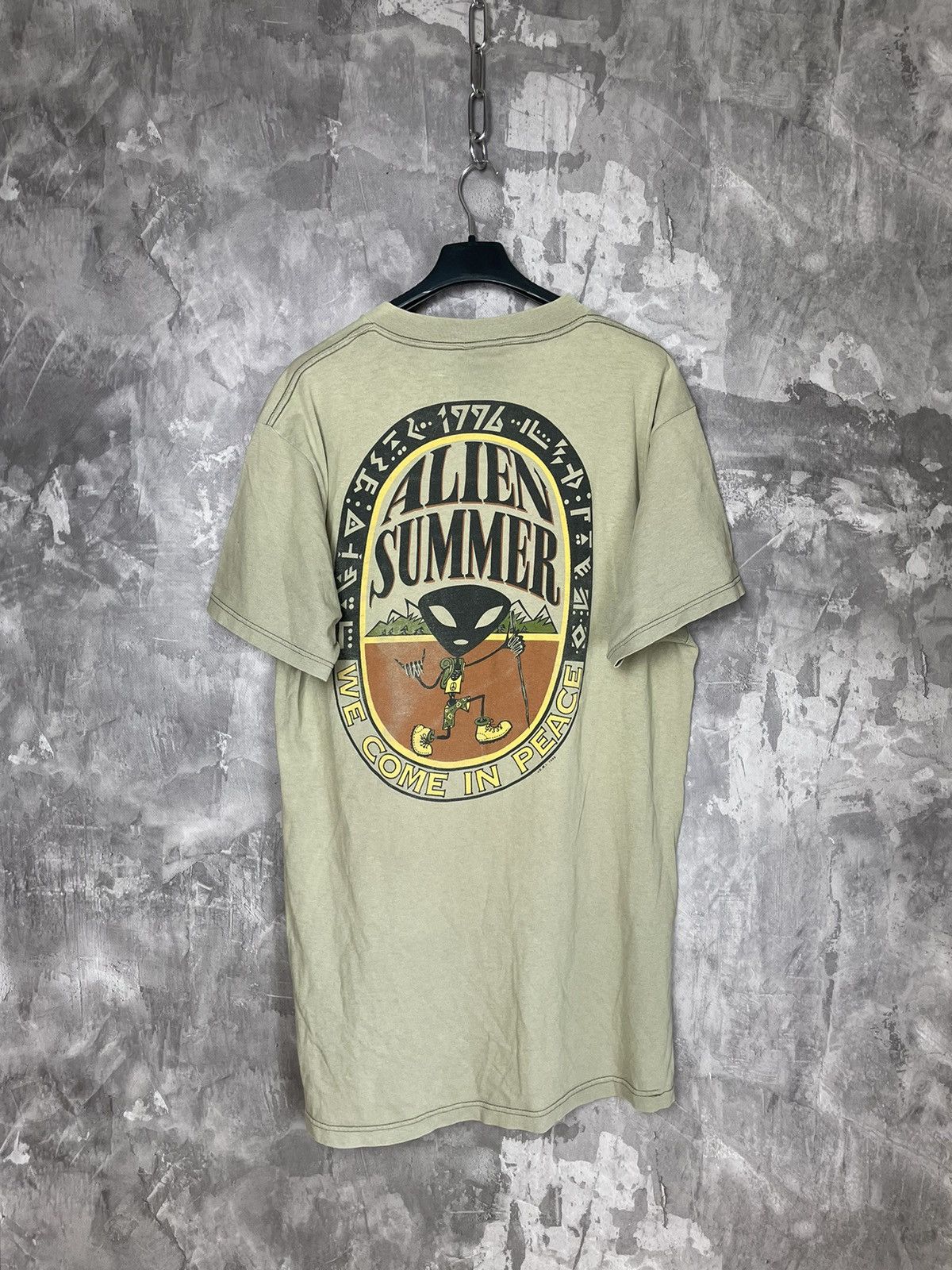 Vintage Y2K Crazy 1996s Big Logo Alien Summer T shirt