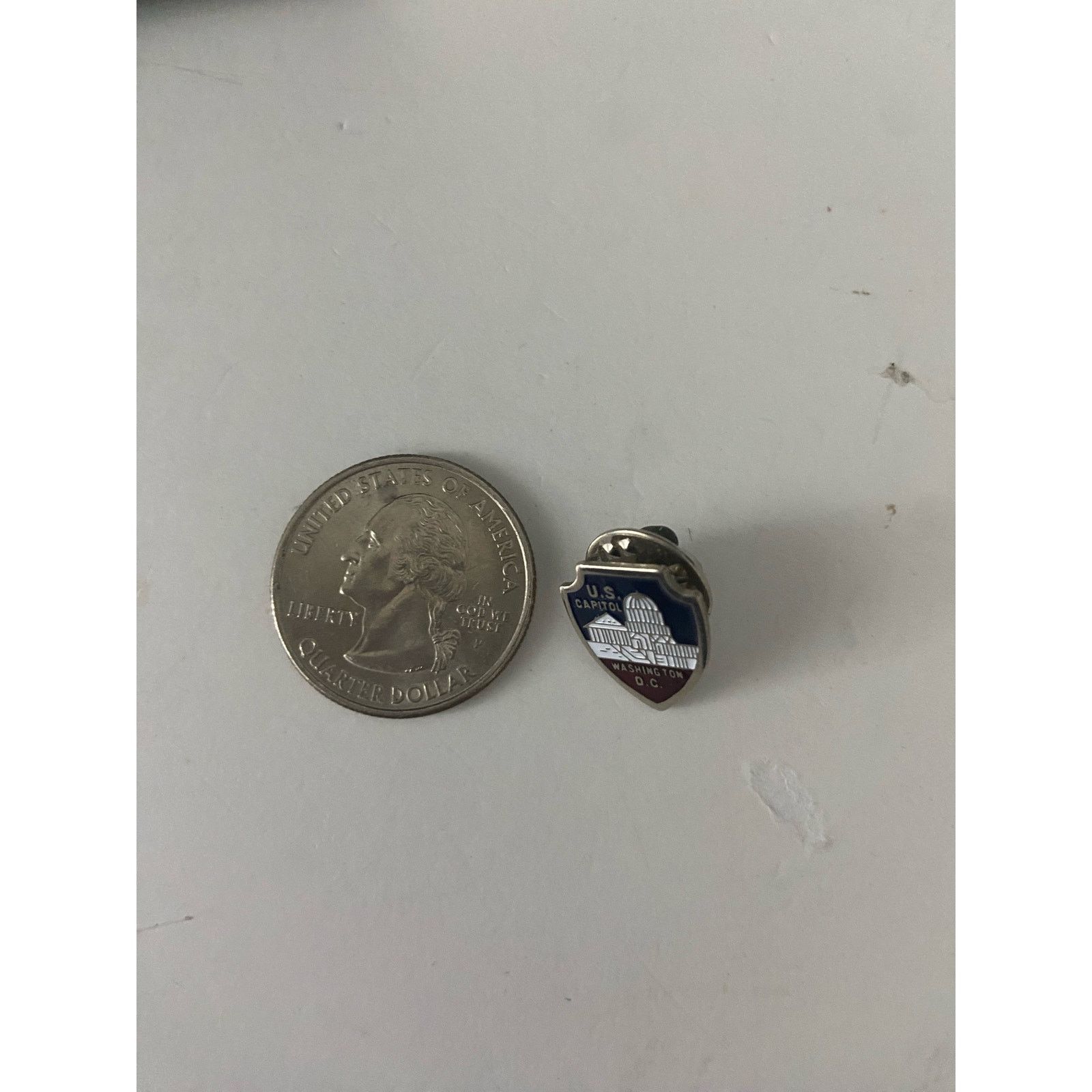 Other US capital lapel pin Size ONE SIZE - 3 Thumbnail