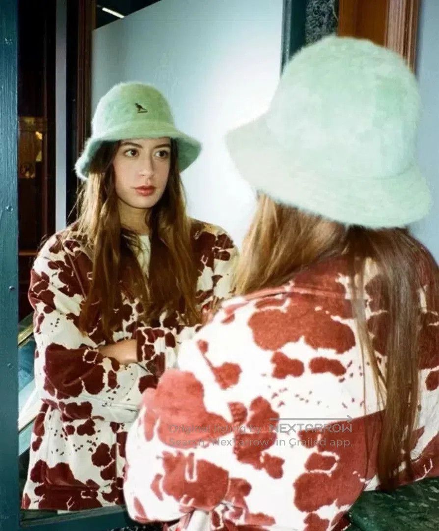 Supreme supreme cow print jacket in size M. Size US M / EU 48-50 / 2 - 5 Thumbnail