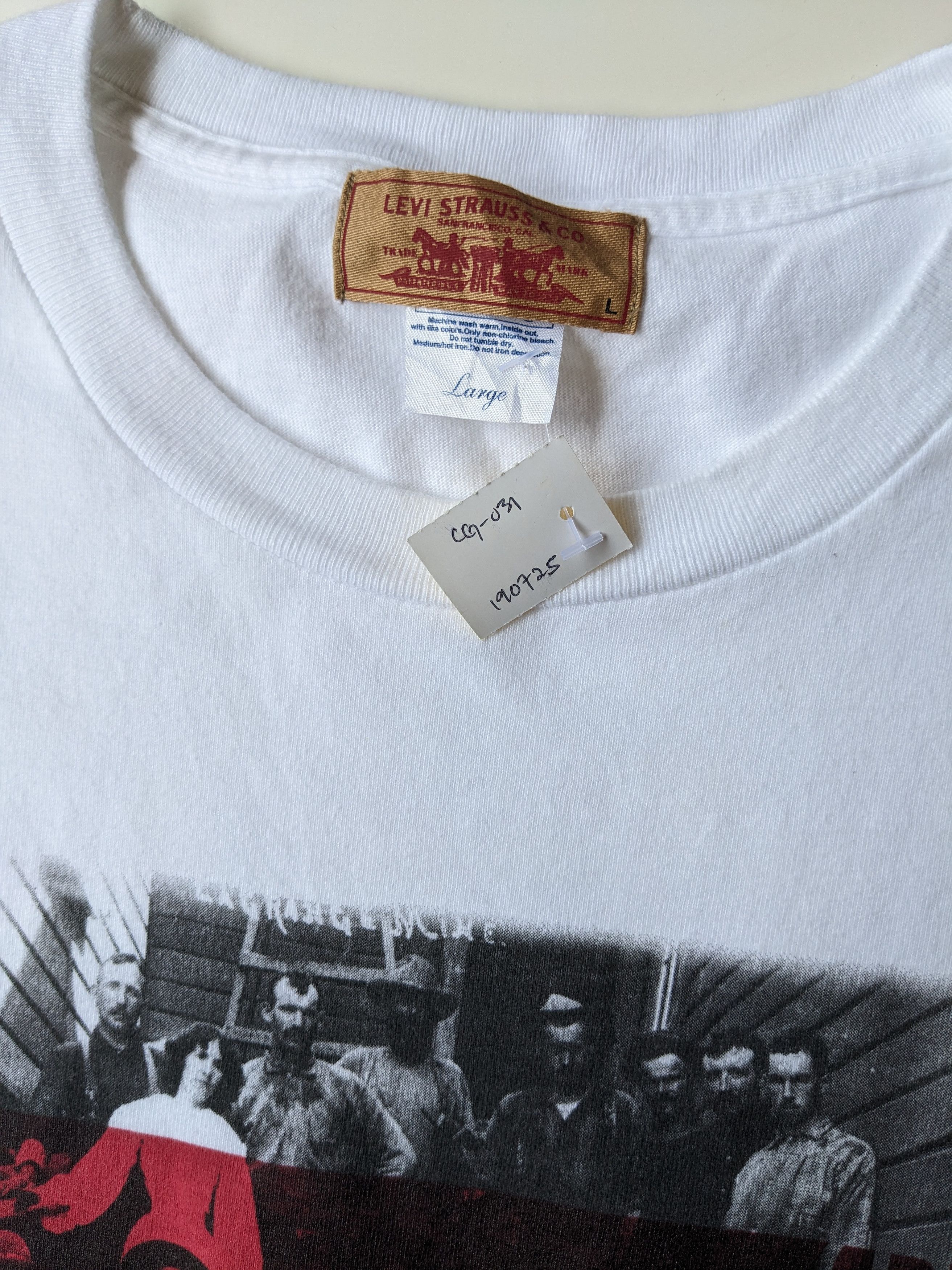 Levi's Vintage Clothing Vintage Levi's photo print batwing logo Size US L / EU 52-54 / 3 - 6 Thumbnail