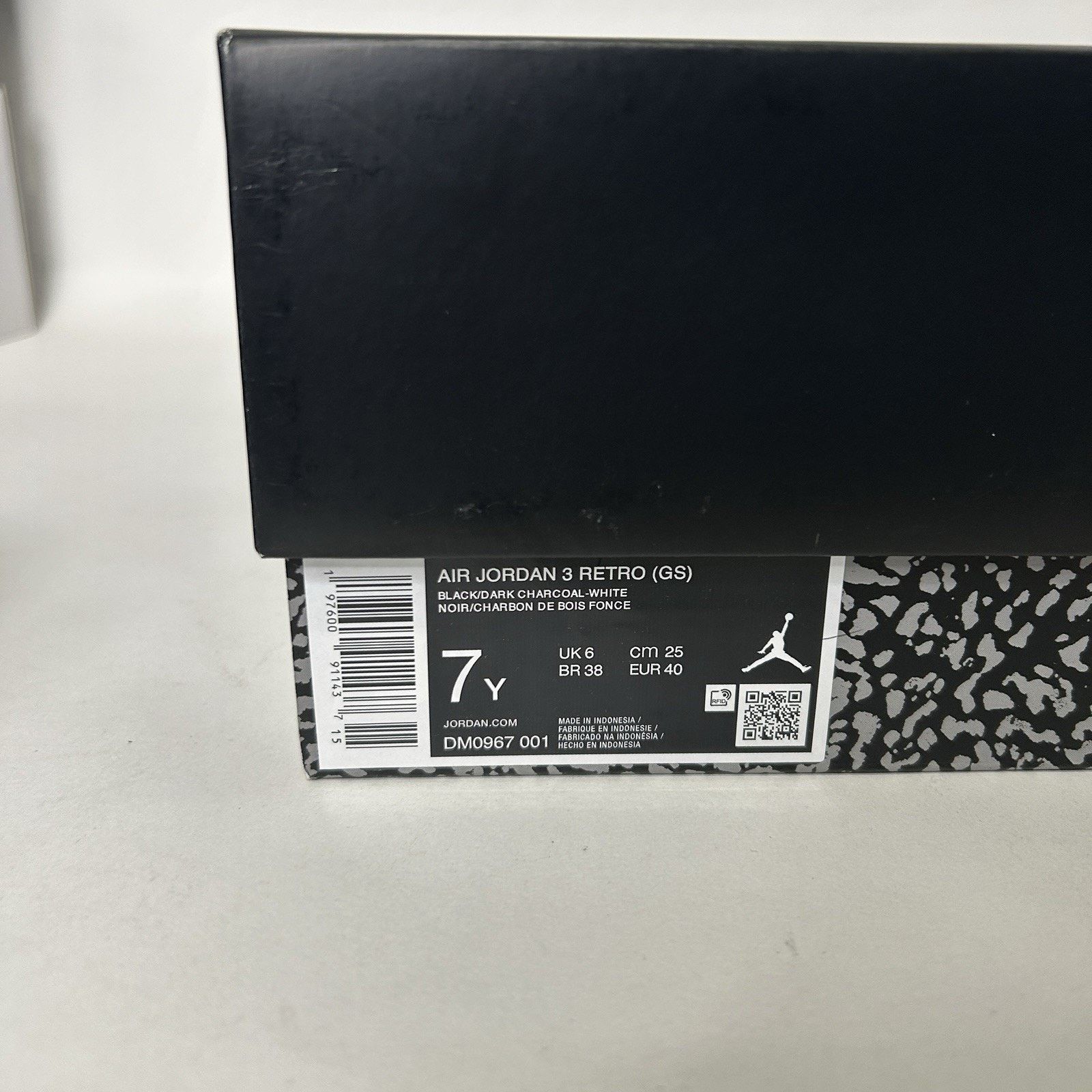 Jordan Brand Nike Air Jordan 3 Retro (GS) "Black Cat" Size US 8.5 / IT 38.5 - 6 Thumbnail