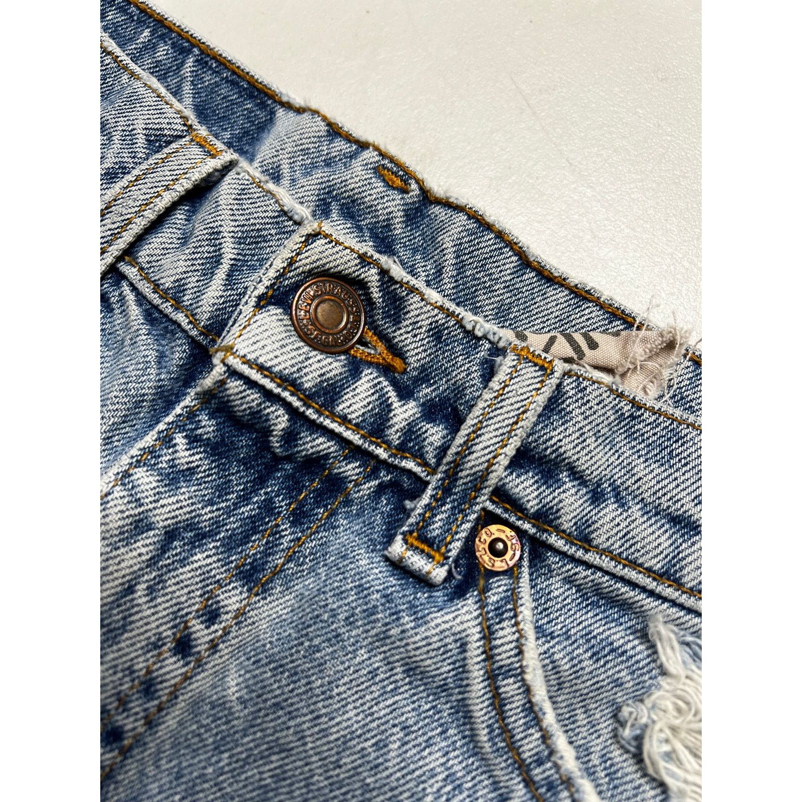 Levi's Vintage 90s Levi’s Women’s Distressed Denim Shorts - 31 Size 31" - 3 Thumbnail