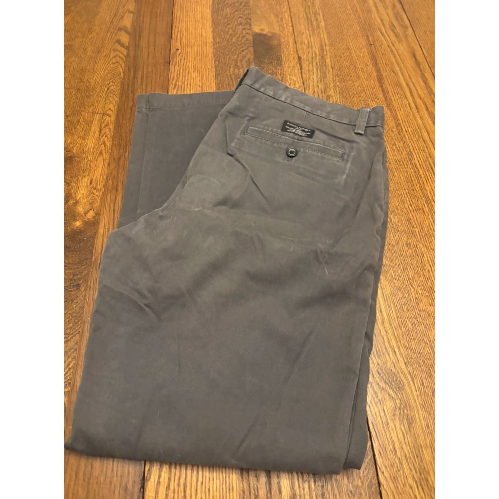 Banana Republic VINTAGE Banana Republic Mens Aiden Chino Pants Slim Fit 34x32 Gray Casual Cotton Front Flat Front Button Zip City Preppy Fashion Pants Mens Size US 34 / EU 50 - 5 Thumbnail