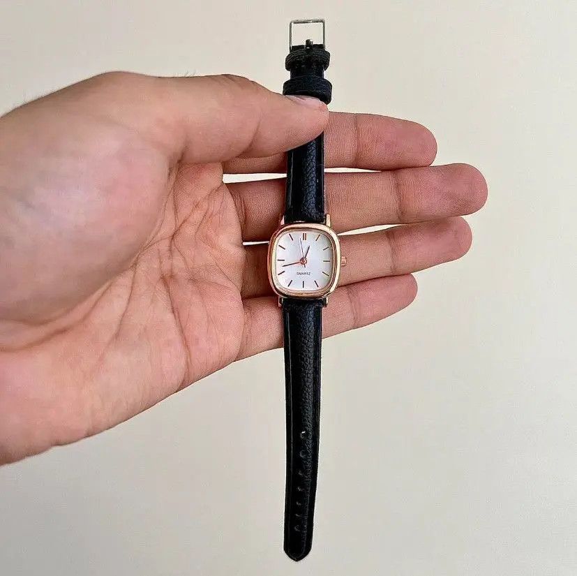 Jewelry × Vintage 2000s vintage style cute square black leather luxury watch Size ONE SIZE - 3 Thumbnail