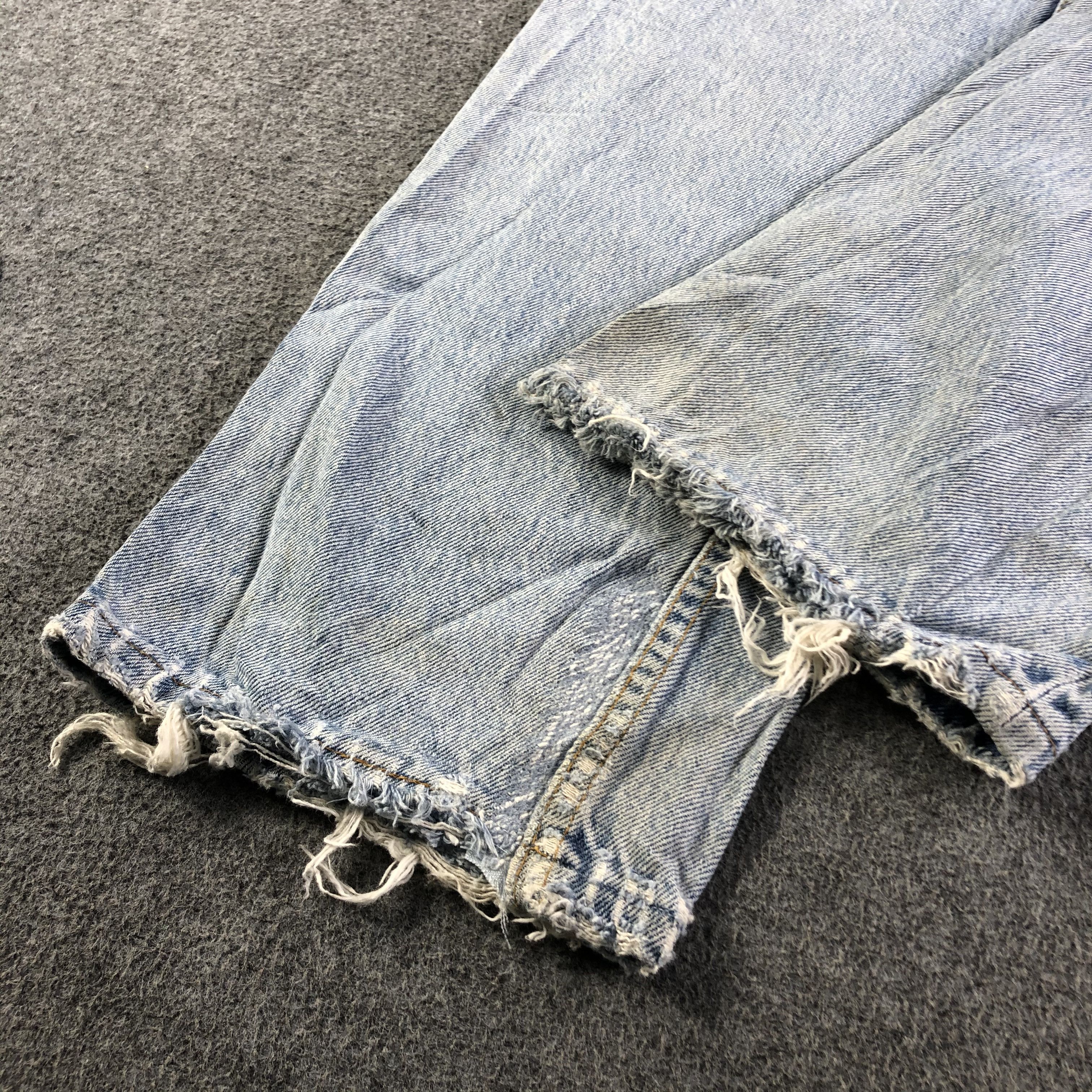 Levi's 90s Vintage Light Wash Levis 501 Jeans-J3918 Size US 30 / EU 46 - 5 Thumbnail