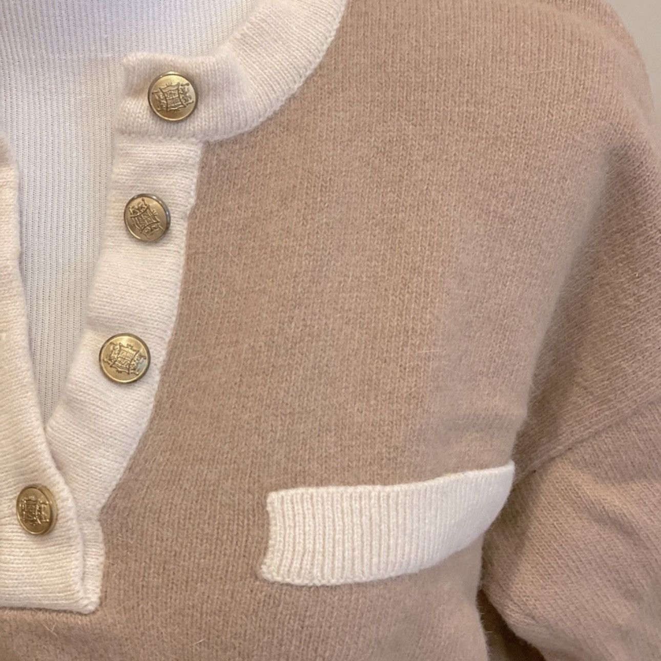Vintage Vintage Wool Sweater Henley Vneck Tan Cream L Size L / US 10 / IT 46 - 3 Thumbnail