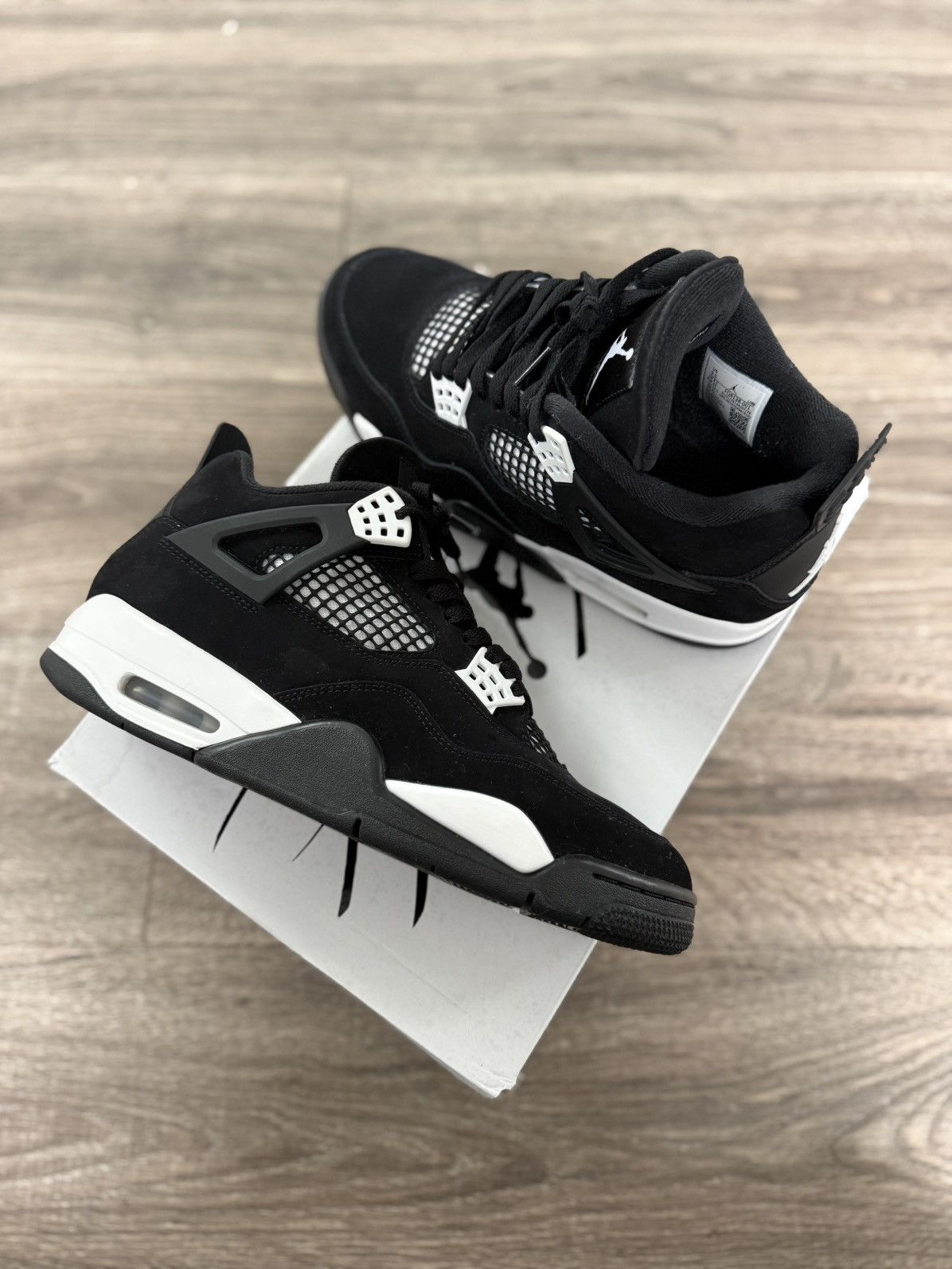Jordan Brand Jordan 4 White Thunder 2024 Size US 9.5 / EU 42-43 - 1 Thumbnail
