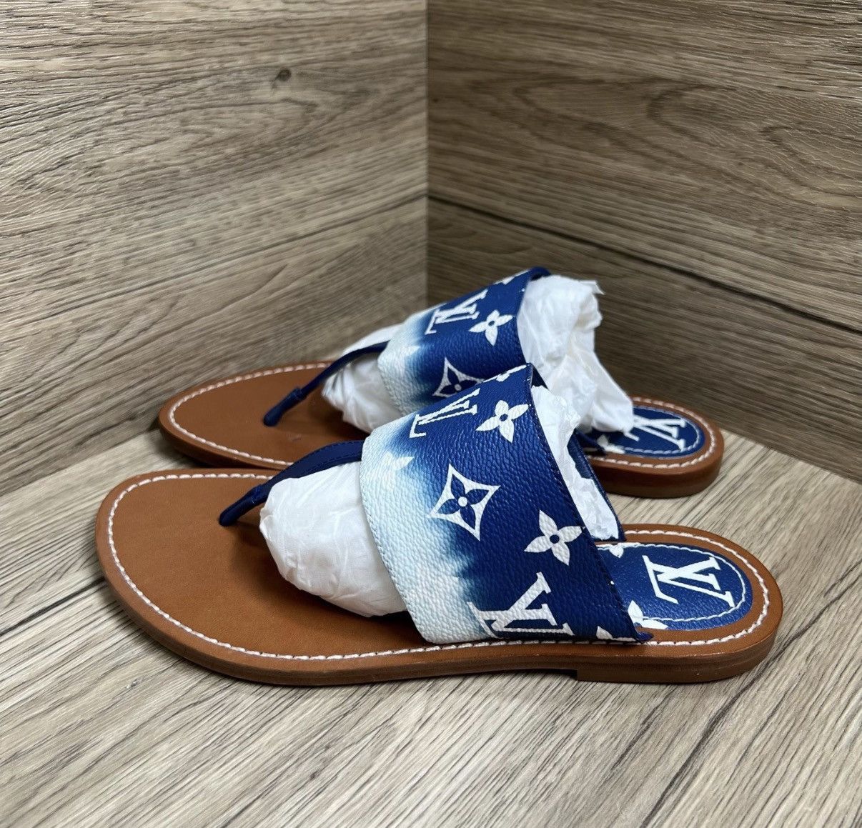 Louis Vuitton Louis Vuitton Palma Blue & White Monogram Thong Slippers J41 Size US 5 / IT 35 - 1 Thumbnail