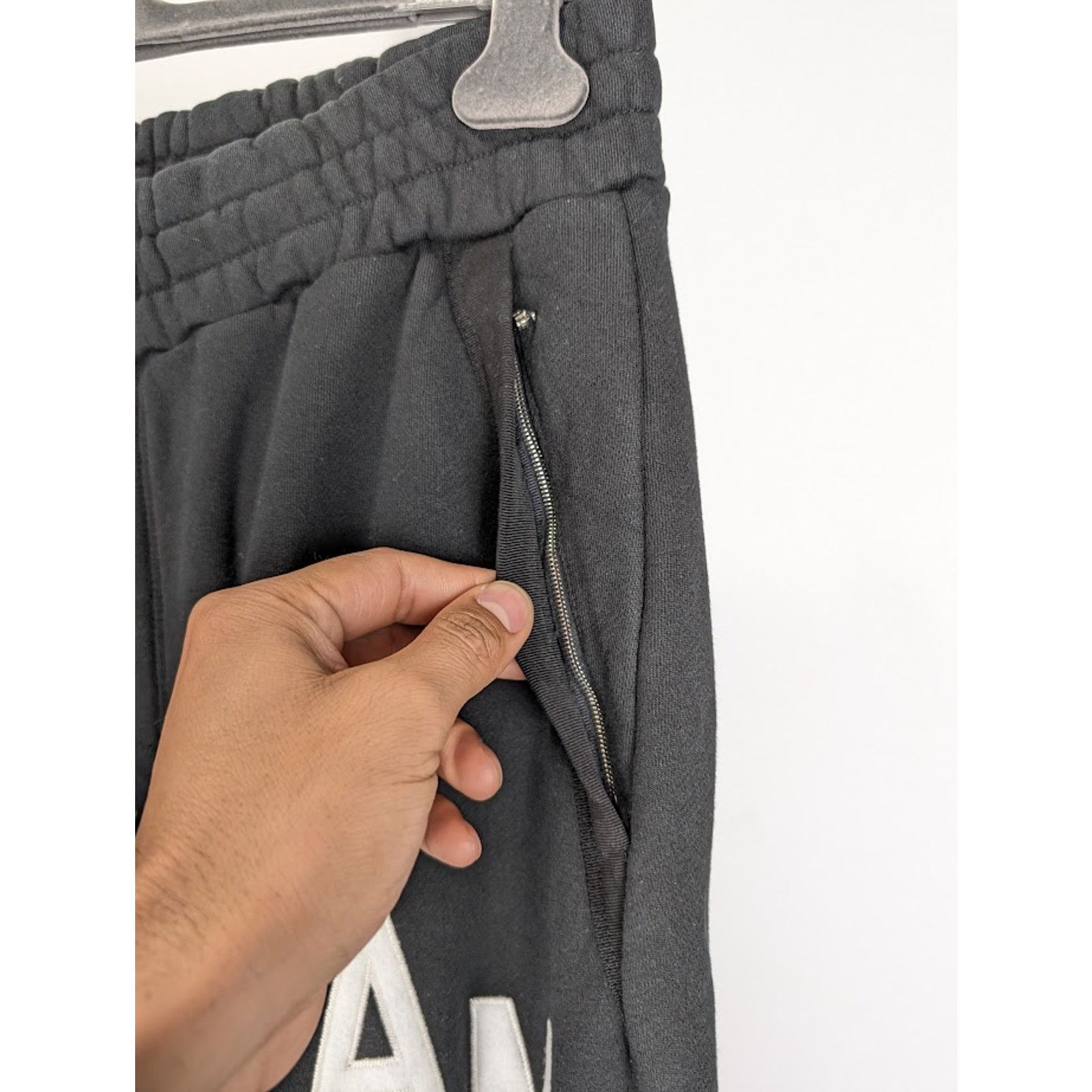 Amiri o1rshd1 Amiri Hockey Sweatpants & Joggers in Black Size US 28 / EU 44 - 11 Thumbnail