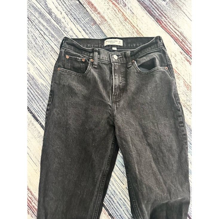 Abercrombie & Fitch Abercrombie & Fitch The 90’s Straight Mid Rise in Washed Bla Size 25" / US 0 / IT 36 - 3 Thumbnail