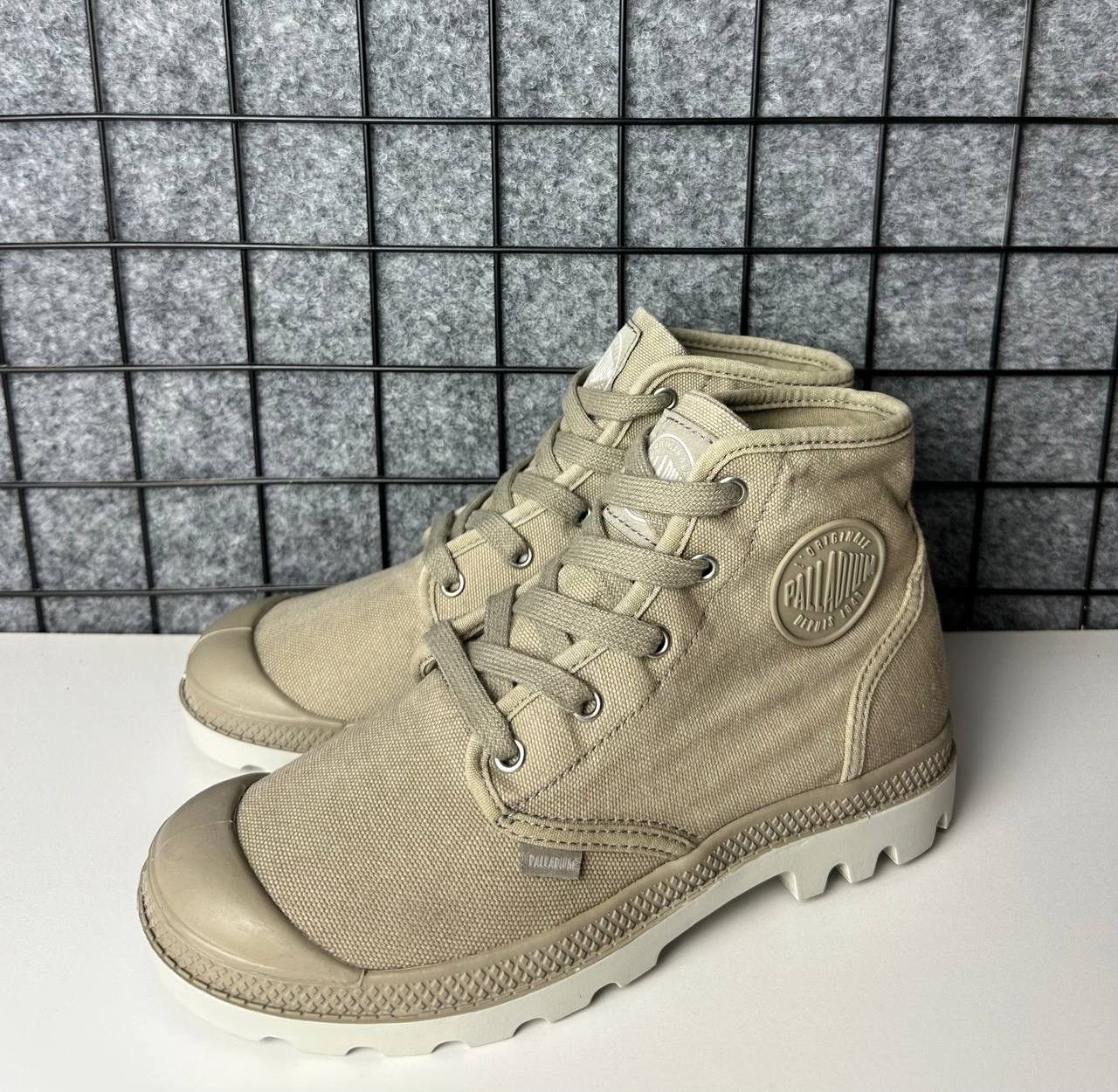 Boots Palladium Pampa Hi size 7 us