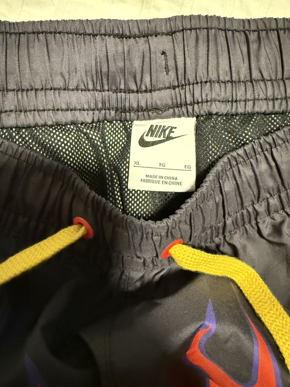 Nike Flame Sportswear Shorts Size US 36 / EU 52 - 3 Thumbnail