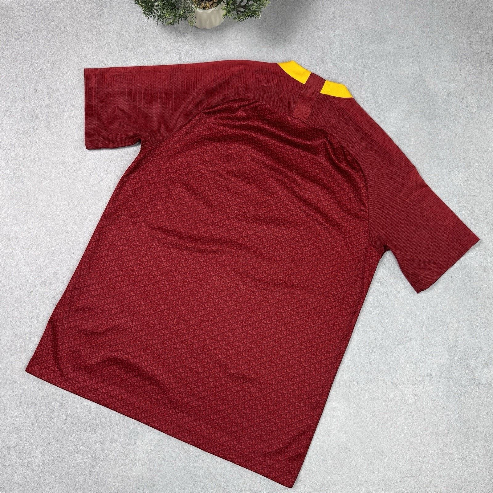 Nike ROMA 2018 2019 HOME SHIRT JERSEY KIT NIKE SIZE M Soccer Size US M / EU 48-50 / 2 - 11 Thumbnail