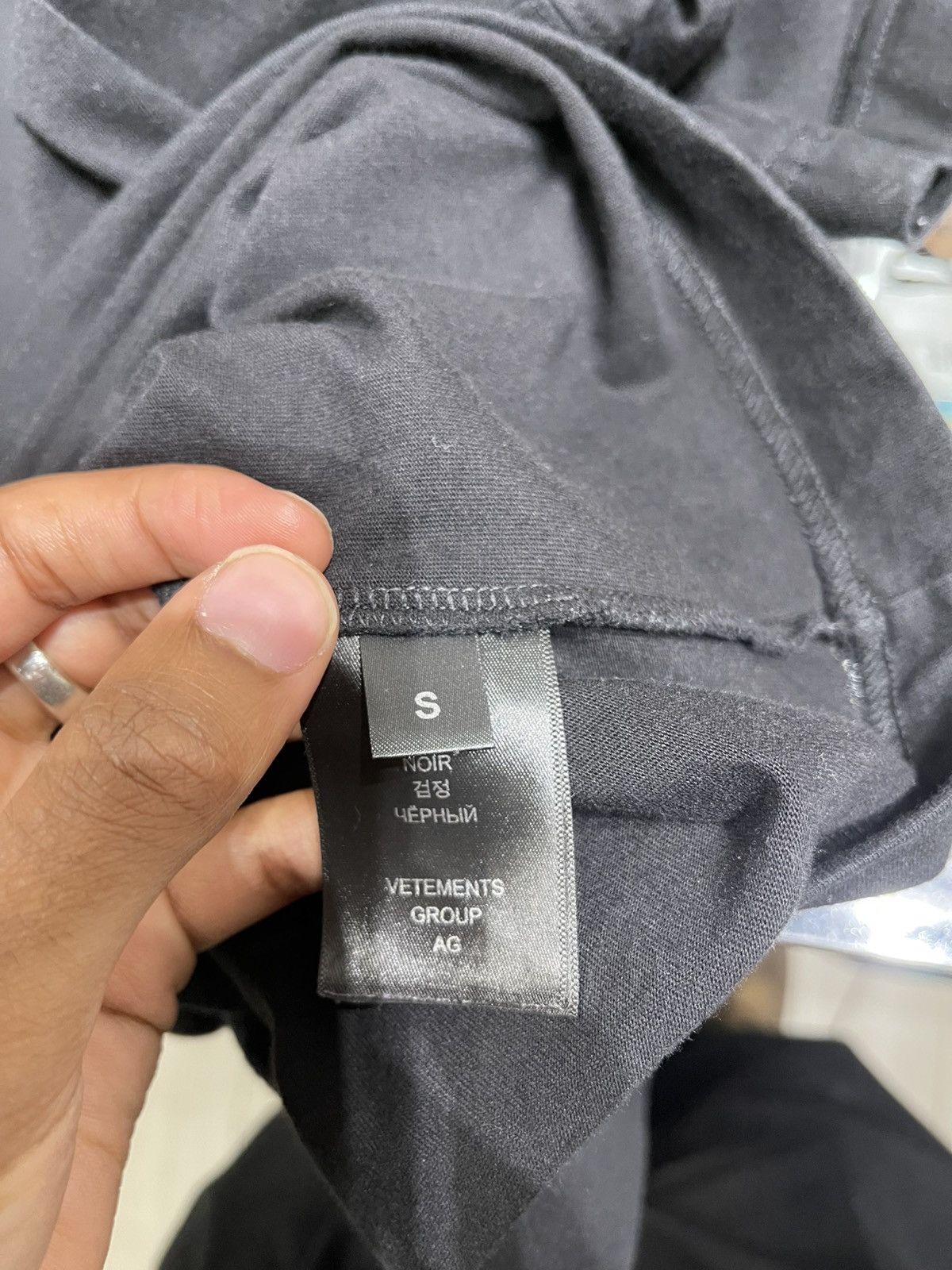 Vetements Think Globally Tee Size US S / EU 44-46 / 1 - 5 Thumbnail