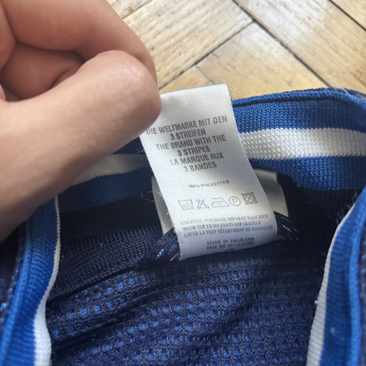 Vintage Vintage Avant-Garde Adidas Basketball Zip Jersey Size US S / EU 44-46 / 1 - 9 Thumbnail