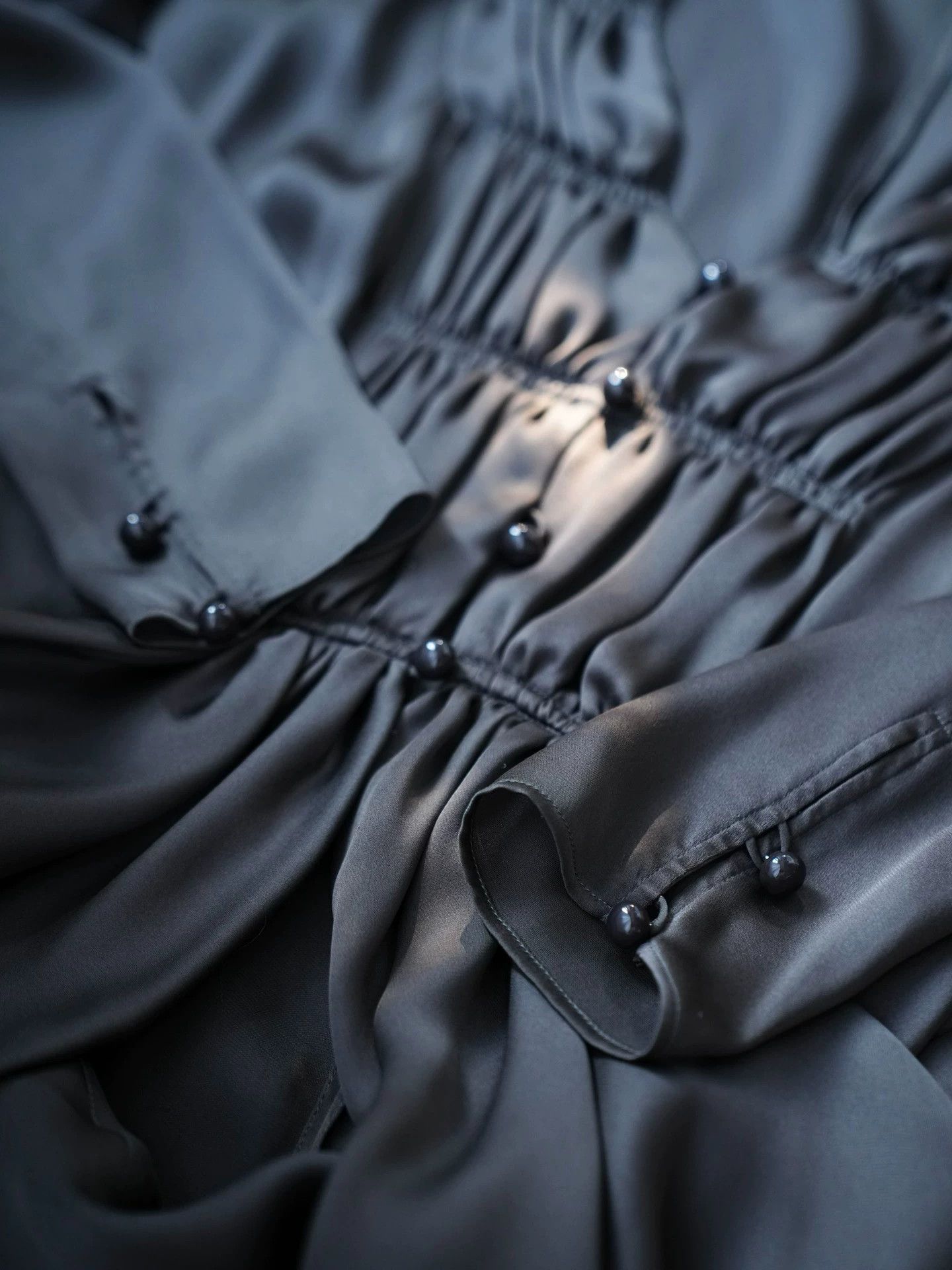 Giorgio Armani Giorgio Armani Vtg Silk Tin Gray Shirt (Italy) Size 27" / US 4 / IT 40 - 6 Thumbnail