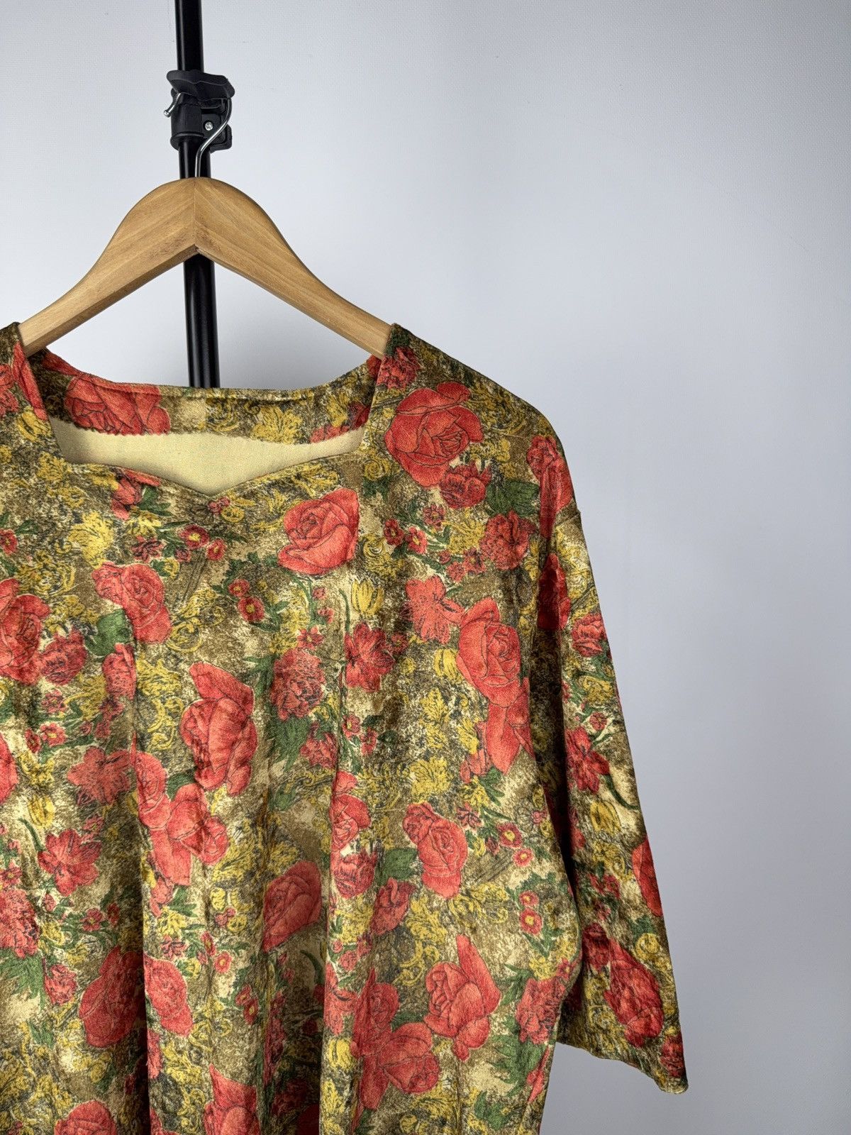 Other Vintage 90s Baroque Rose T-Shirt Red Floral Art Print Tee Size L / US 10 / IT 46 - 2 Thumbnail