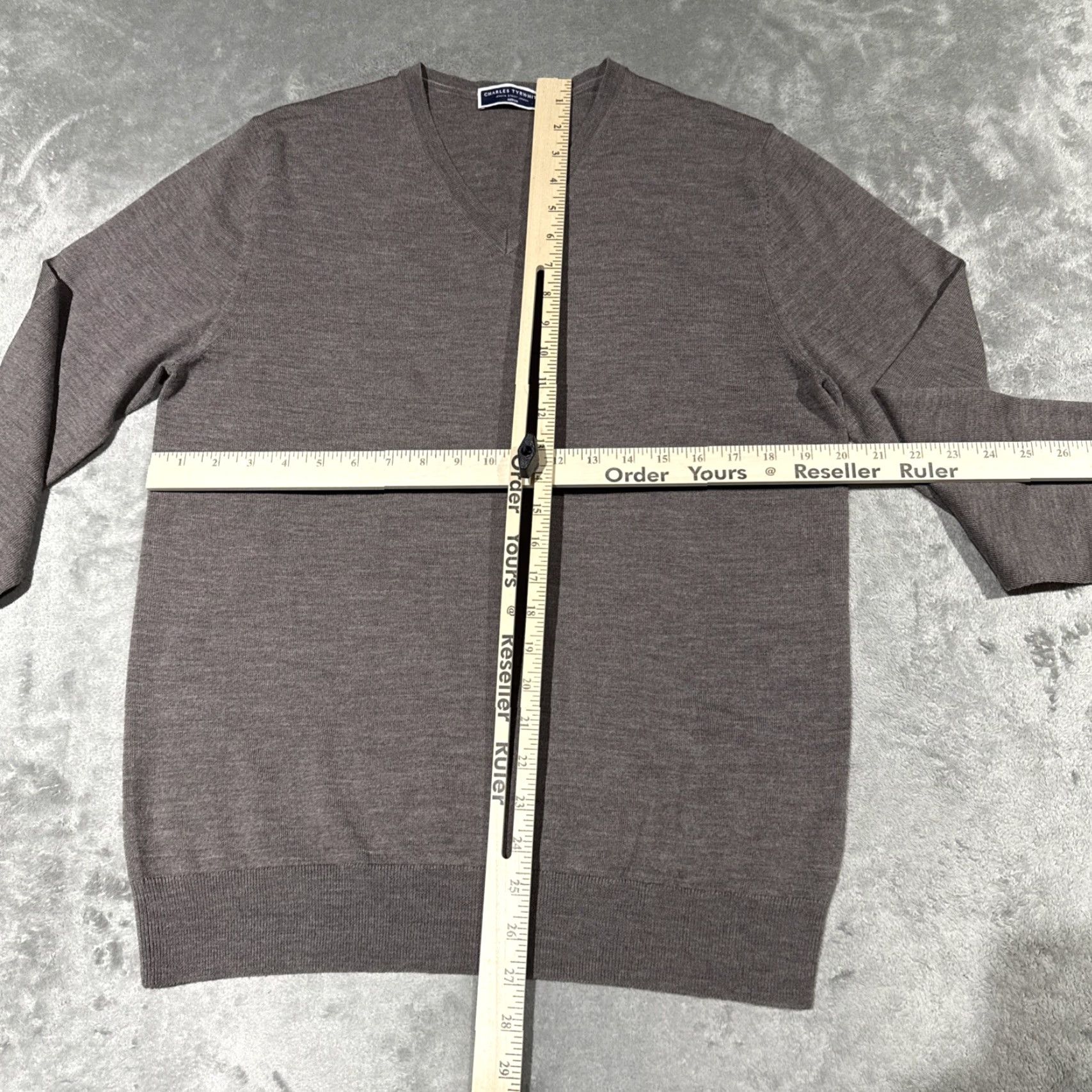 Charles Tyrwhitt **Charles Tyrwhitt Mens Medium Brown Preppy Office Sweater** User: Charles Tyrwhitt Mens Medium Brown Preppy Office Vneck Sweater Size US M / EU 48-50 / 2 - 4 Thumbnail