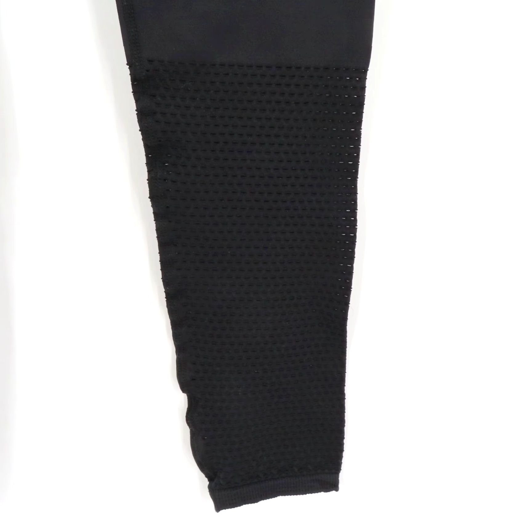 Fabletics Fabletics Leggings Women Small Solid Black Perforated Calf Seamless PT1720206 Size 28" / US 6 / IT 42 - 4 Thumbnail