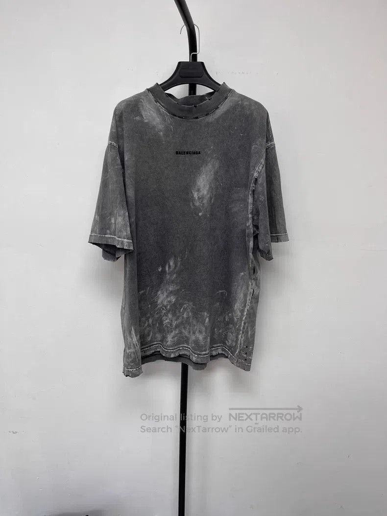 Balenciaga Balenciaga Letter Logo Embroidered Crewneck Short Sleeve T Size US S / EU 44-46 / 1 - 1 Thumbnail