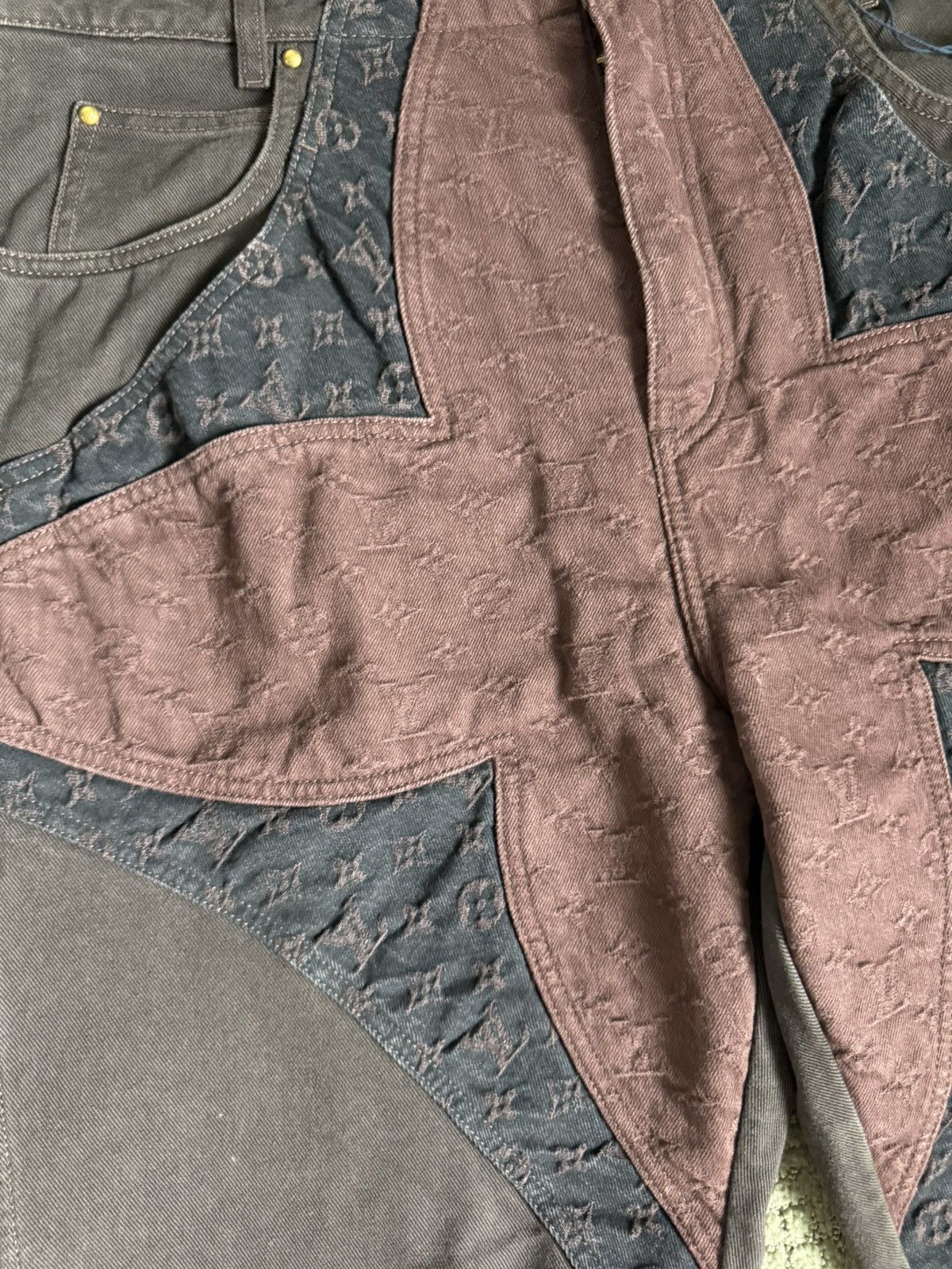 Louis Vuitton FLOWER MONOGRAM BAGGY JEANS Size US 36 / EU 52 - 3 Thumbnail