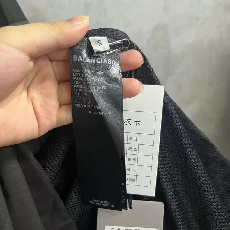 Balenciaga Balenciaga Black Logo monogram printed zip-up sunscreen ja Size US S / EU 44-46 / 1 - 3 Thumbnail