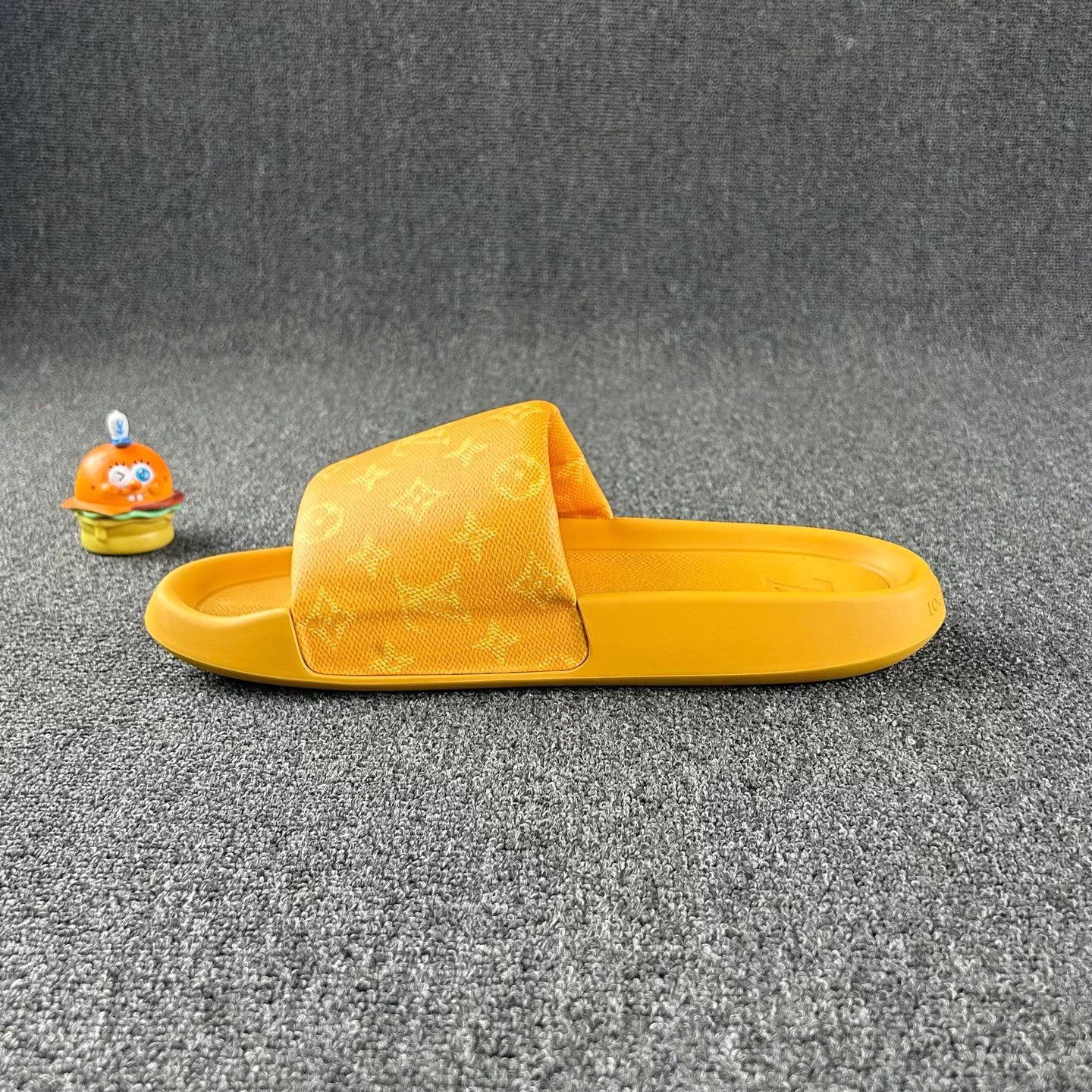 Louis Vuitton LV Yellow Monogram Slippers 43 Size US 9 / EU 42 - 4 Thumbnail