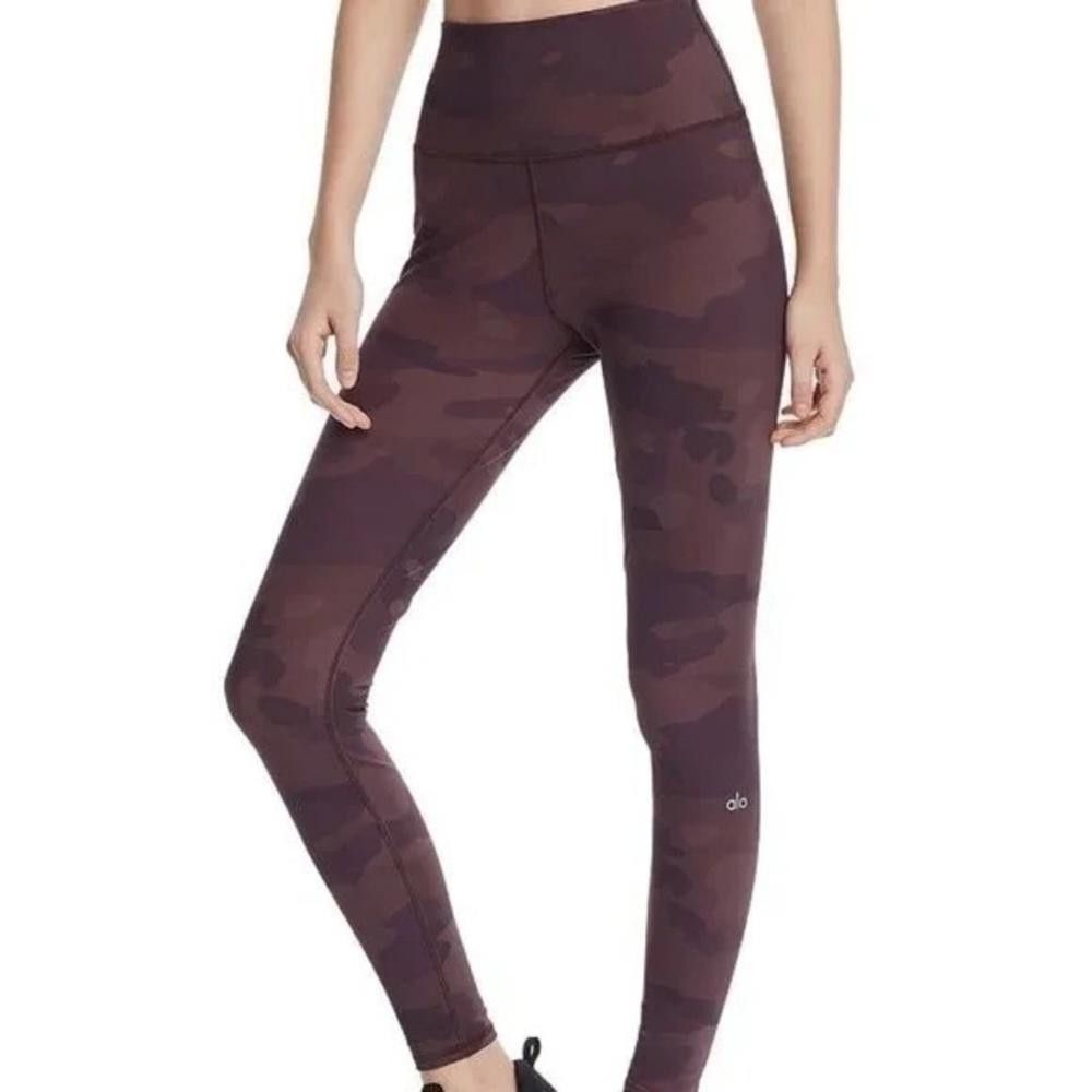 Designer Alo Yoga Vapor Camp High Waist Leggings- used with piling Size 25" / US 0 / IT 36 - 1 Preview