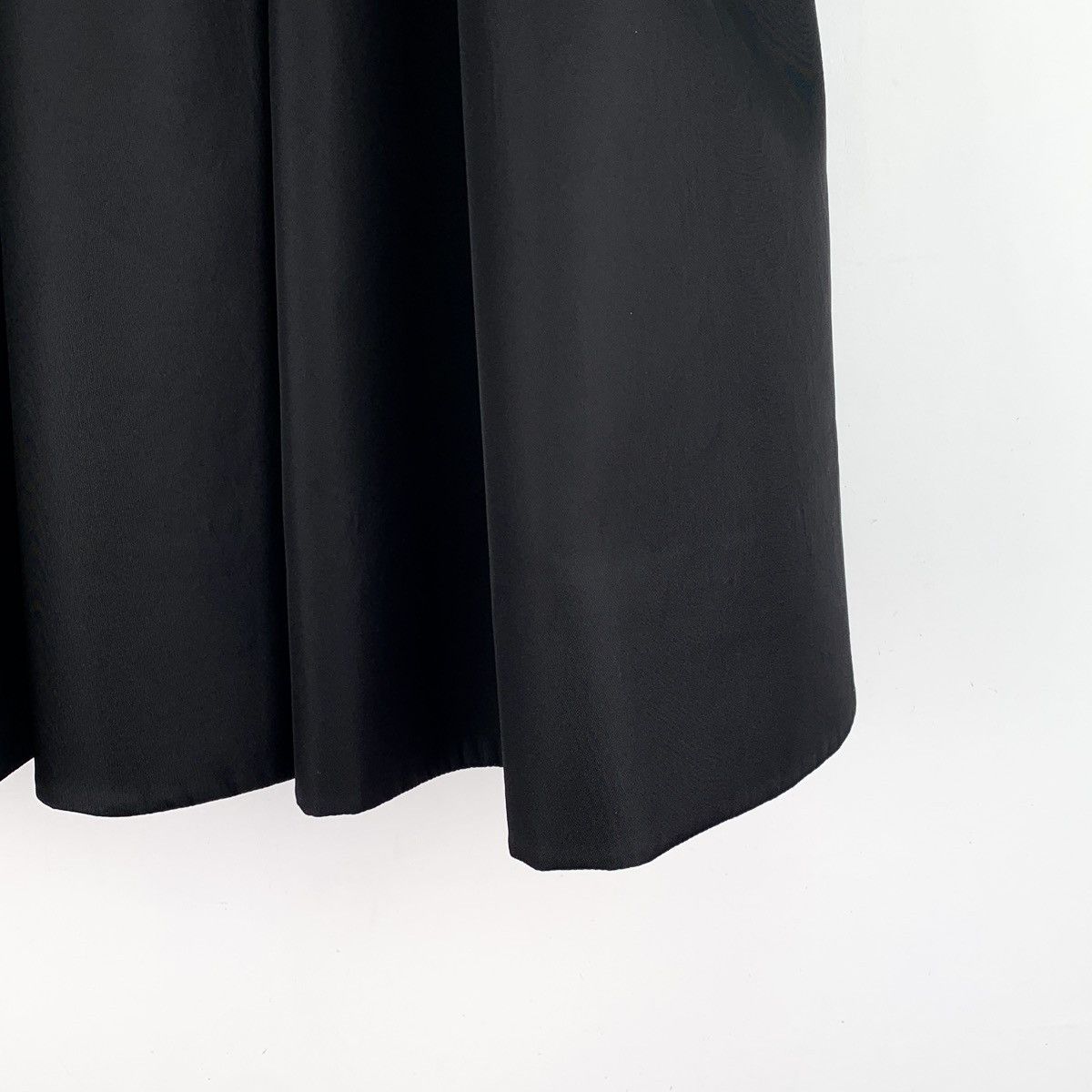 Prada Prada Black Triangle Logo Pleated Casual Long Skirt K26WX Size 26" / US 2 / IT 38 - 5 Thumbnail
