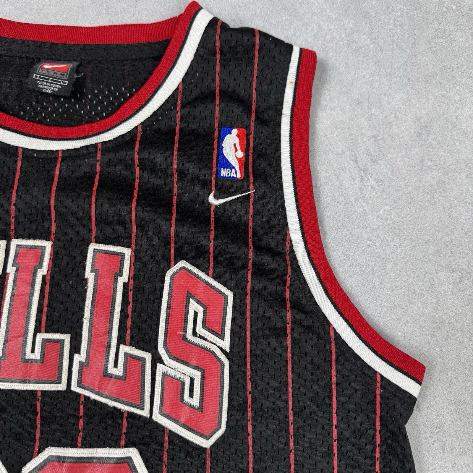 Nike Vintage Nike Chicago Bulls Jersey Air Jordan Men Size L Size US L / EU 52-54 / 3 - 4 Thumbnail