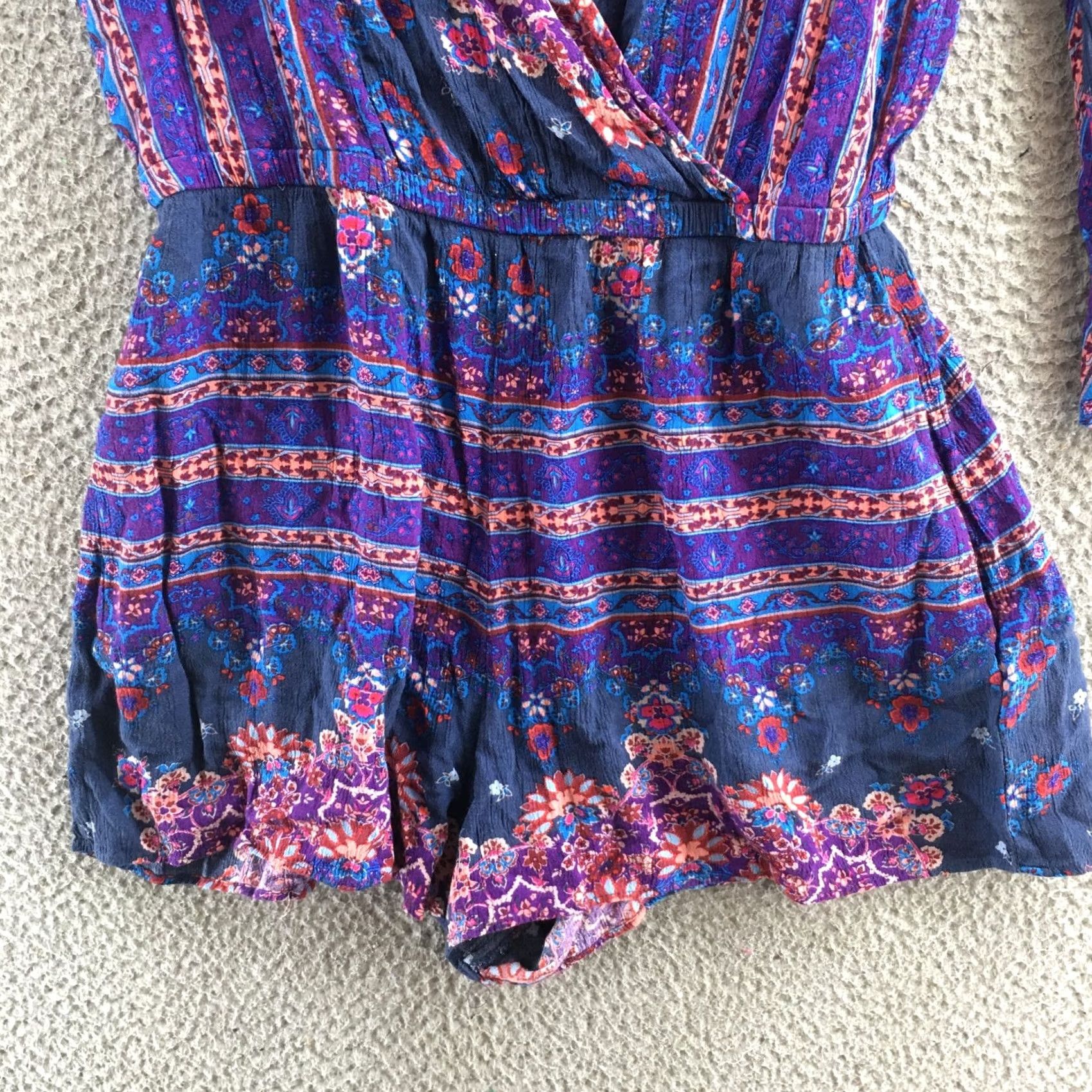 American Eagle Outfitters American Eagle Outfitters Romper Women S Purple Floral Bell Sleeve V-Neck Casual Size 28" / US 6 / IT 42 - 5 Thumbnail
