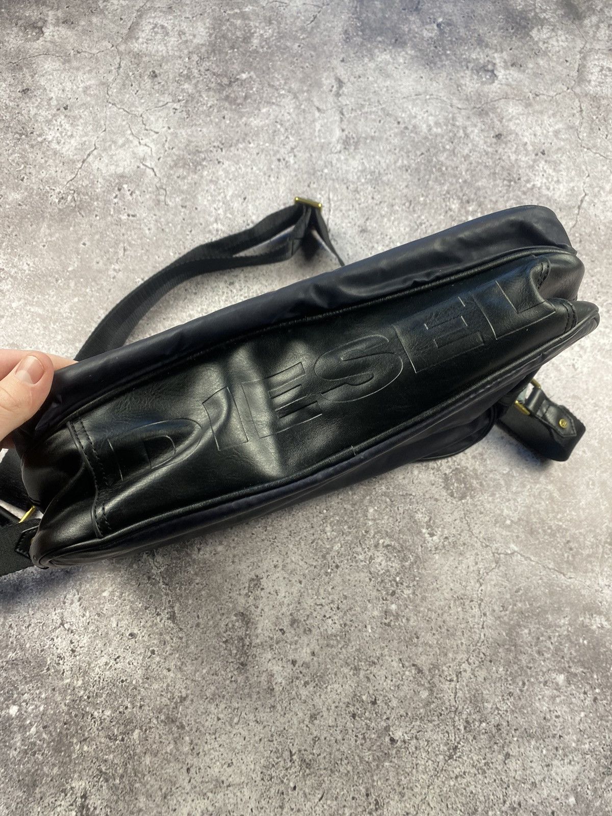 Diesel Vintage Diesel Messenger Shoulders Bag Y2K Leather Big Logo Size ONE SIZE - 5 Thumbnail